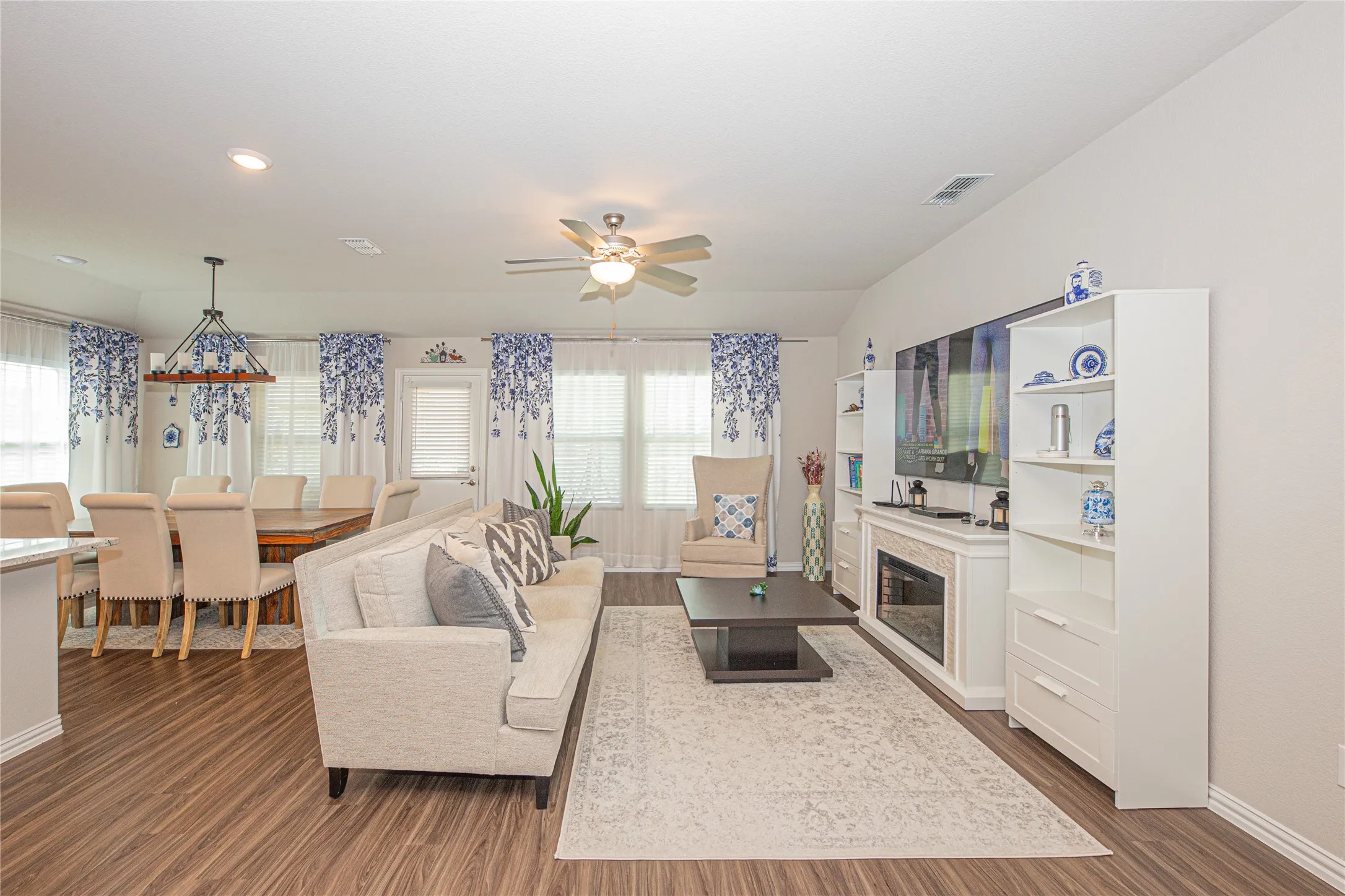 Single Family Residence For Sale in Collin County , 612 Fawn Valley Drive, Princeton, Texas 75407, 4 Bedroom, 3 Bathroom, 2 Garage spaces, 2,270 Sqft, built in 2020, mls#21385713, Real Estate Agent in Princeton, Homes For Sale in Collin county, Homes For Sale in Princeton, Realtor in Princeton Texas, Real Estate Brokerage Independent Realty Texas, Luminita Cordes Realtor