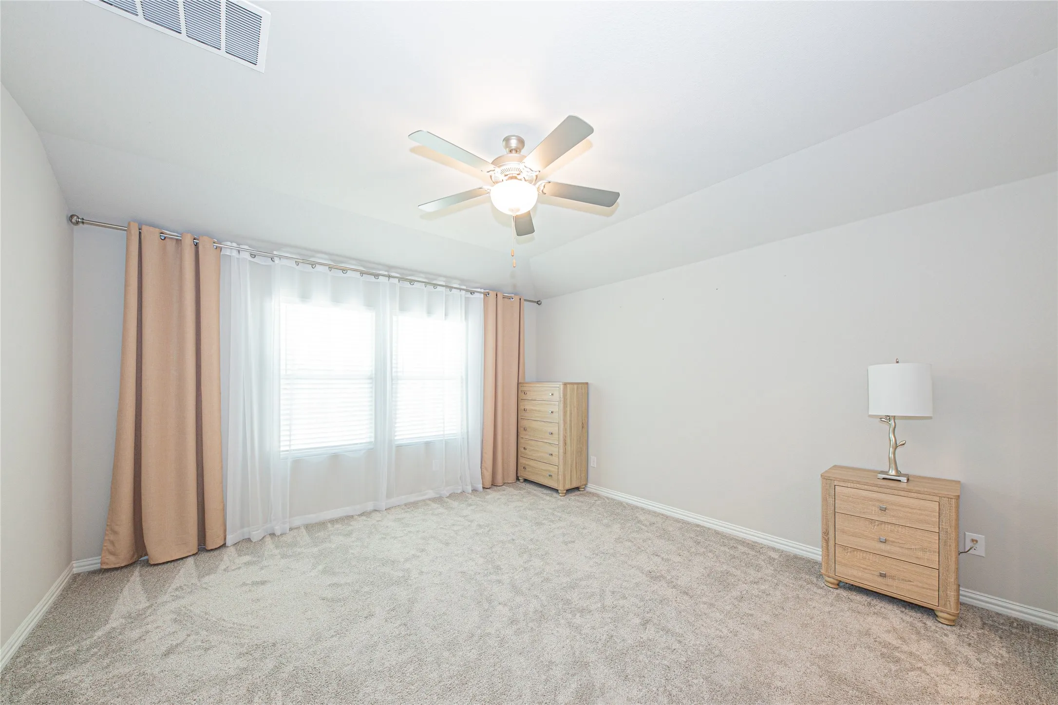 Single Family Residence For Sale in Collin County , 612 Fawn Valley Drive, Princeton, Texas 75407, 4 Bedroom, 3 Bathroom, 2 Garage spaces, 2,270 Sqft, built in 2020, mls#21385713, Real Estate Agent in Princeton, Homes For Sale in Collin county, Homes For Sale in Princeton, Realtor in Princeton Texas, Real Estate Brokerage Independent Realty Texas, Luminita Cordes Realtor