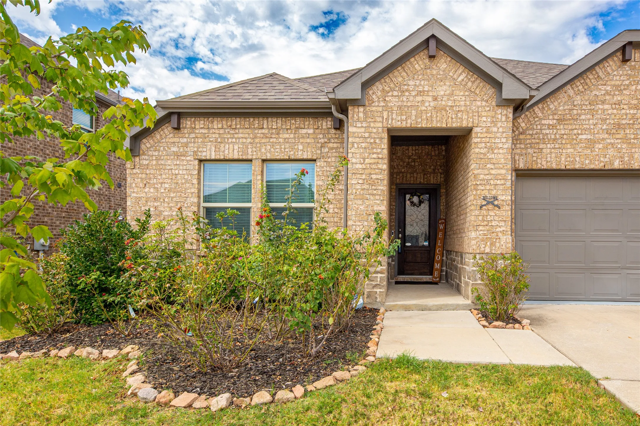 Single Family Residence For Sale in Collin County , 612 Fawn Valley Drive, Princeton, Texas 75407, 4 Bedroom, 3 Bathroom, 2 Garage spaces, 2,270 Sqft, built in 2020, mls#21385713, Real Estate Agent in Princeton, Homes For Sale in Collin county, Homes For Sale in Princeton, Realtor in Princeton Texas, Real Estate Brokerage Independent Realty Texas, Luminita Cordes Realtor