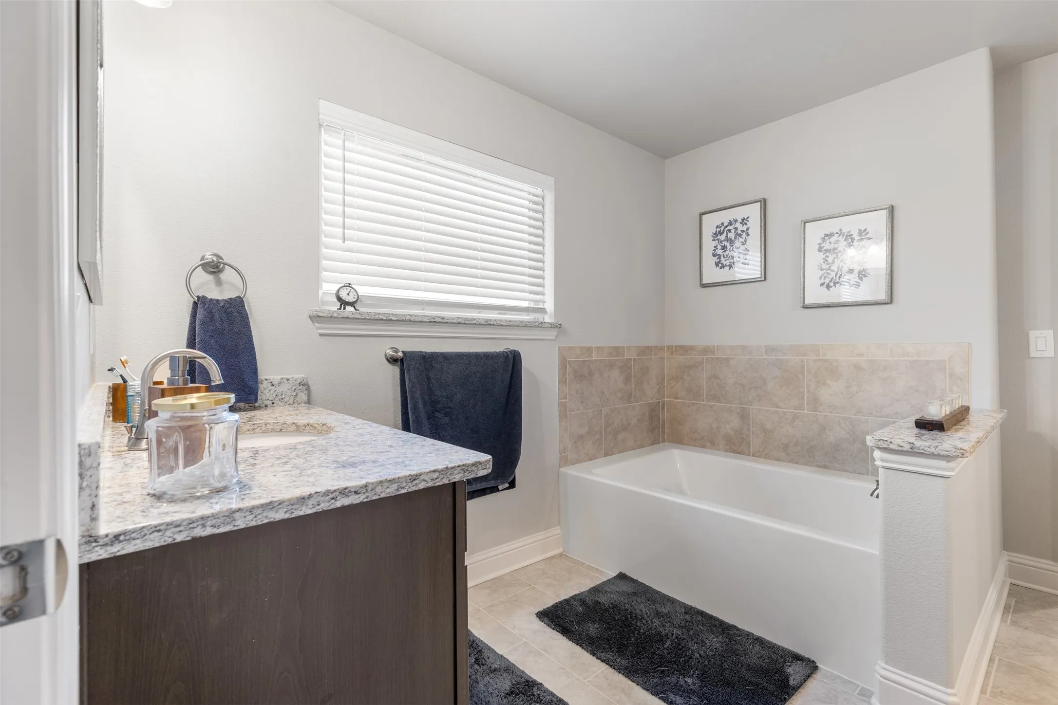 Single Family Residence For Sale in Grayson County , 3919 Rose Hill Court, Denison, Texas 75020, 3 Bedroom, 2 Bathroom, 2 Garage spaces, 1,822 Sqft, built in 2023, mls#21382369, Real Estate Agent in Denison, Homes For Sale in Grayson county, Homes For Sale in Denison, Realtor in Denison Texas, Real Estate Brokerage Independent Realty Texas, Luminita Cordes Realtor