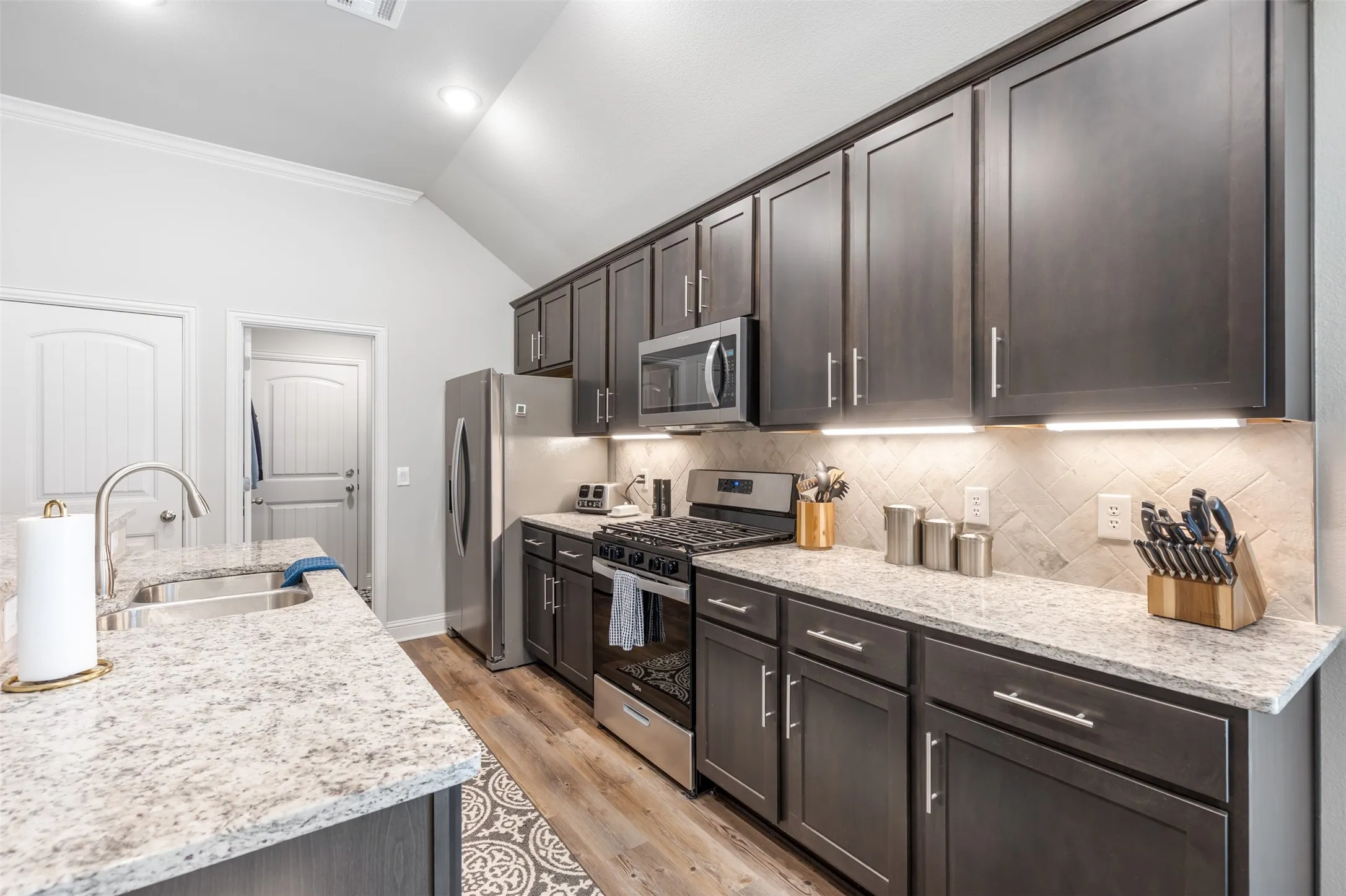 Single Family Residence For Sale in Grayson County , 3919 Rose Hill Court, Denison, Texas 75020, 3 Bedroom, 2 Bathroom, 2 Garage spaces, 1,822 Sqft, built in 2023, mls#21382369, Real Estate Agent in Denison, Homes For Sale in Grayson county, Homes For Sale in Denison, Realtor in Denison Texas, Real Estate Brokerage Independent Realty Texas, Luminita Cordes Realtor