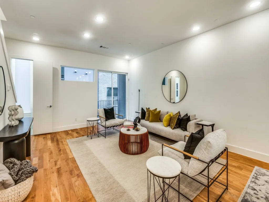 Condominium For Sale in Dallas County , 426 W 9th Street 106, Dallas, Texas 75208, 3 Bedroom, 4 Bathroom, 2 Garage spaces, 2,150 Sqft, built in 2023, mls#21385995, Real Estate Agent in Dallas, Homes For Sale in Dallas county, Homes For Sale in Dallas, Realtor in Dallas Texas, Real Estate Brokerage Independent Realty Texas, Luminita Cordes Realtor