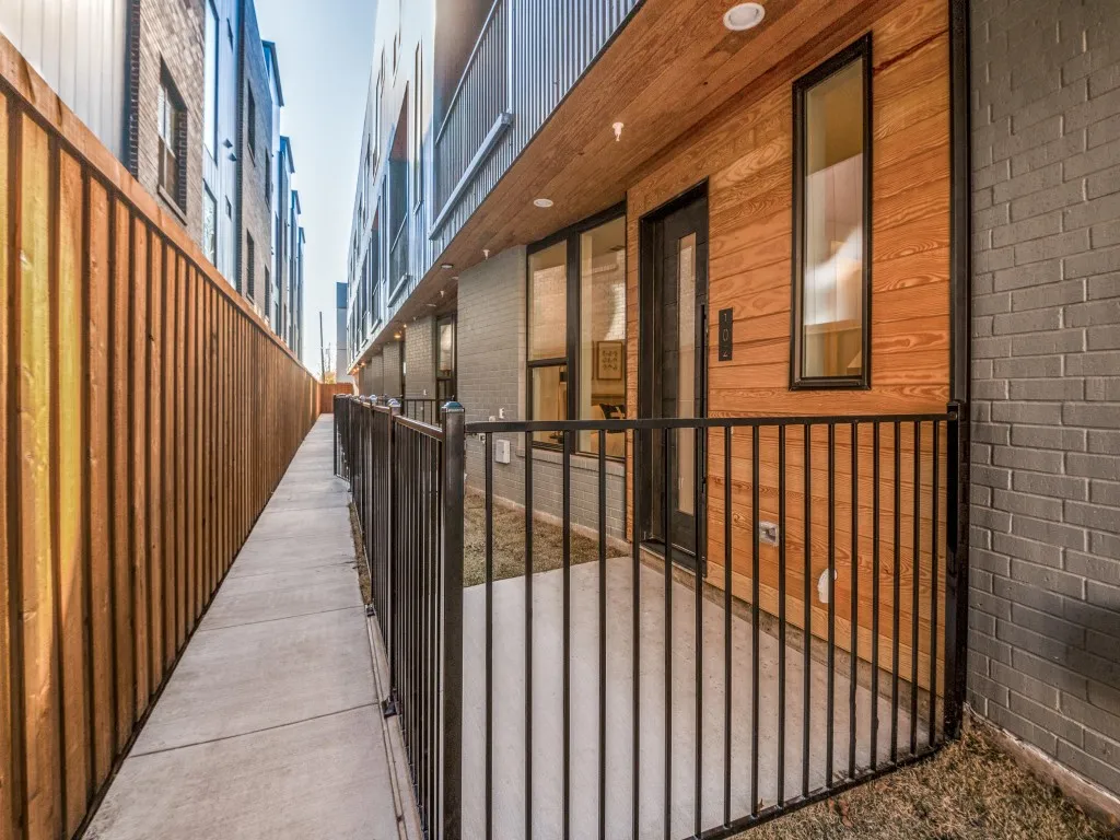 Condominium For Sale in Dallas County , 426 W 9th Street 106, Dallas, Texas 75208, 3 Bedroom, 4 Bathroom, 2 Garage spaces, 2,150 Sqft, built in 2023, mls#21385995, Real Estate Agent in Dallas, Homes For Sale in Dallas county, Homes For Sale in Dallas, Realtor in Dallas Texas, Real Estate Brokerage Independent Realty Texas, Luminita Cordes Realtor
