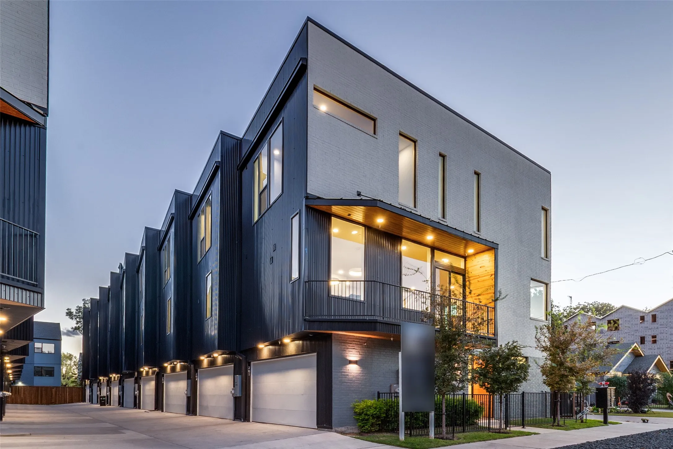 Condominium For Sale in Dallas County , 426 W 9th Street 106, Dallas, Texas 75208, 3 Bedroom, 4 Bathroom, 2 Garage spaces, 2,150 Sqft, built in 2023, mls#21385995, Real Estate Agent in Dallas, Homes For Sale in Dallas county, Homes For Sale in Dallas, Realtor in Dallas Texas, Real Estate Brokerage Independent Realty Texas, Luminita Cordes Realtor