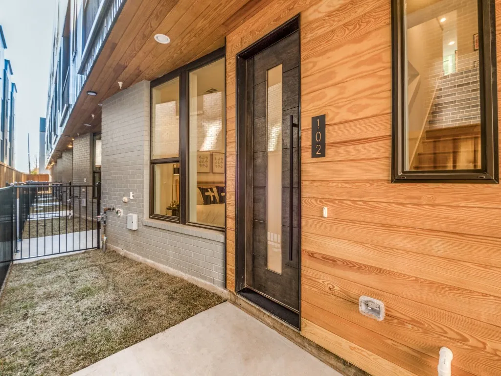 Condominium For Sale in Dallas County , 426 W 9th Street 106, Dallas, Texas 75208, 3 Bedroom, 4 Bathroom, 2 Garage spaces, 2,150 Sqft, built in 2023, mls#21385995, Real Estate Agent in Dallas, Homes For Sale in Dallas county, Homes For Sale in Dallas, Realtor in Dallas Texas, Real Estate Brokerage Independent Realty Texas, Luminita Cordes Realtor