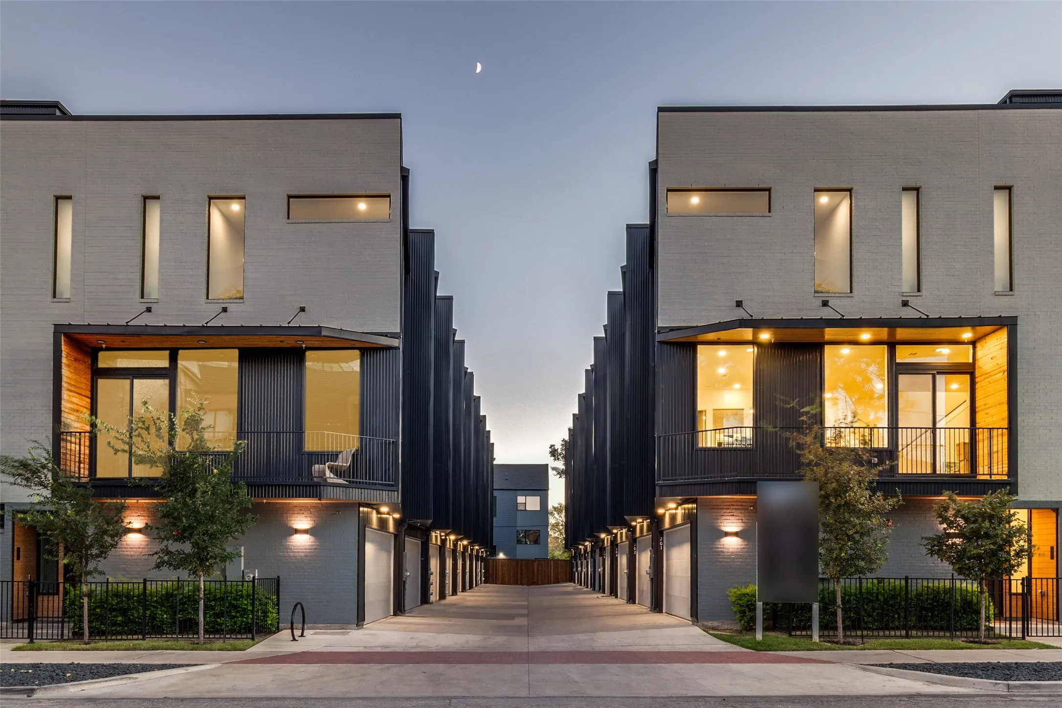 Condominium For Sale in Dallas County , 426 W 9th Street 106, Dallas, Texas 75208, 3 Bedroom, 4 Bathroom, 2 Garage spaces, 2,150 Sqft, built in 2023, mls#21385995, Real Estate Agent in Dallas, Homes For Sale in Dallas county, Homes For Sale in Dallas, Realtor in Dallas Texas, Real Estate Brokerage Independent Realty Texas, Luminita Cordes Realtor