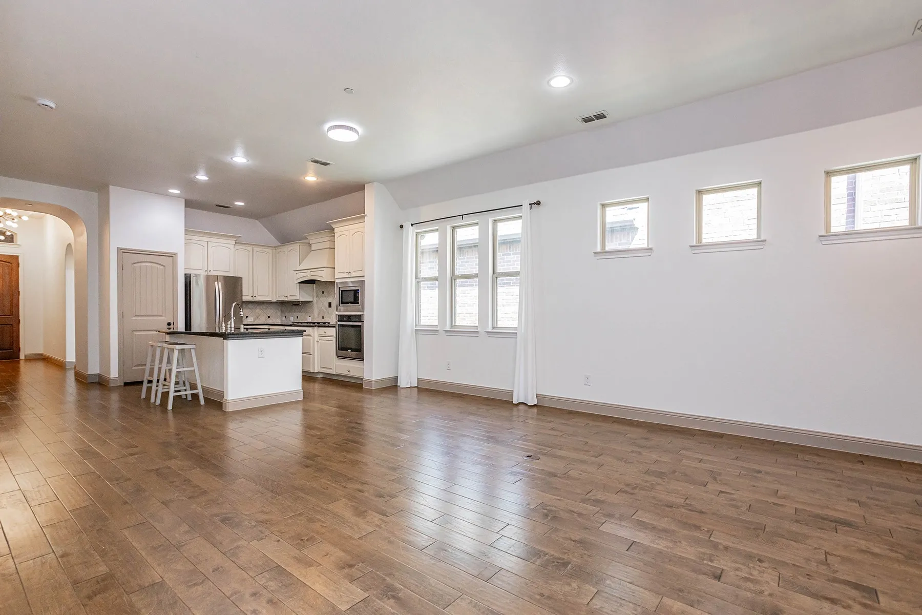 Condominium For Sale in Collin County , 8609 Grassland Drive, Mc Kinney, Texas 75070, 2 Bedroom, 2 Bathroom, 2 Garage spaces, 1,705 Sqft, built in 2014, mls#21386133, Real Estate Agent in Mc Kinney, Homes For Sale in Collin county, Homes For Sale in Mc Kinney, Realtor in Mc Kinney Texas, Real Estate Brokerage Independent Realty Texas, Luminita Cordes Realtor