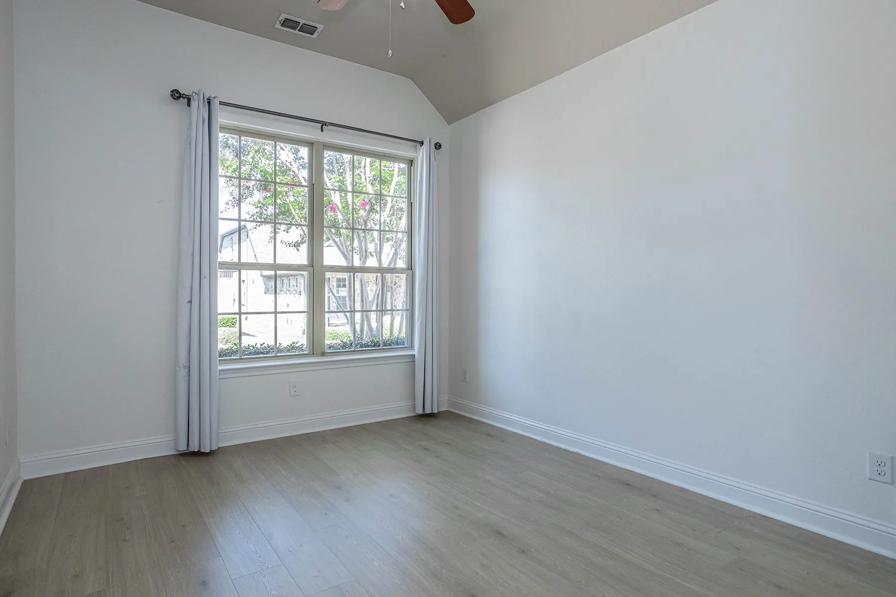 Condominium For Sale in Collin County , 8609 Grassland Drive, Mc Kinney, Texas 75070, 2 Bedroom, 2 Bathroom, 2 Garage spaces, 1,705 Sqft, built in 2014, mls#21386133, Real Estate Agent in Mc Kinney, Homes For Sale in Collin county, Homes For Sale in Mc Kinney, Realtor in Mc Kinney Texas, Real Estate Brokerage Independent Realty Texas, Luminita Cordes Realtor