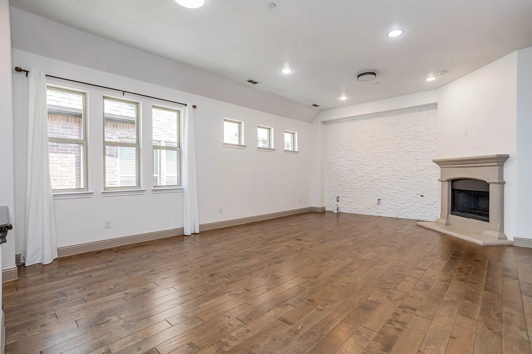 Condominium For Sale in Collin County , 8609 Grassland Drive, Mc Kinney, Texas 75070, 2 Bedroom, 2 Bathroom, 2 Garage spaces, 1,705 Sqft, built in 2014, mls#21386133, Real Estate Agent in Mc Kinney, Homes For Sale in Collin county, Homes For Sale in Mc Kinney, Realtor in Mc Kinney Texas, Real Estate Brokerage Independent Realty Texas, Luminita Cordes Realtor