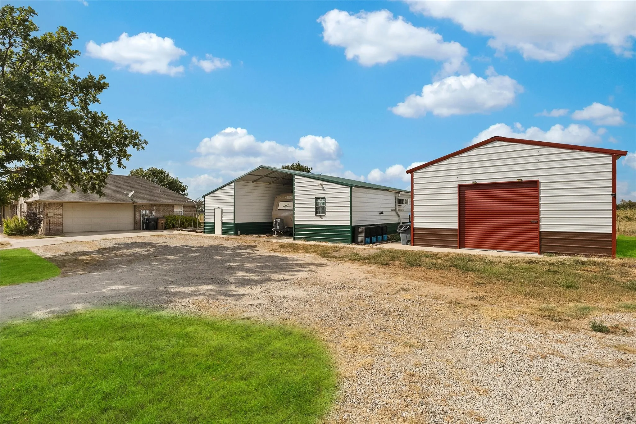 Single Family Residence For Sale in Hunt County , 5060 Fm 6, Caddo Mills, Texas 75135, 3 Bedroom, 2 Bathroom, 2 Garage spaces, 1,616 Sqft, built in 2005, mls#21355827, Real Estate Agent in Caddo Mills, Homes For Sale in Hunt county, Homes For Sale in Caddo Mills, Realtor in Caddo Mills Texas, Real Estate Brokerage Independent Realty Texas, Luminita Cordes Realtor
