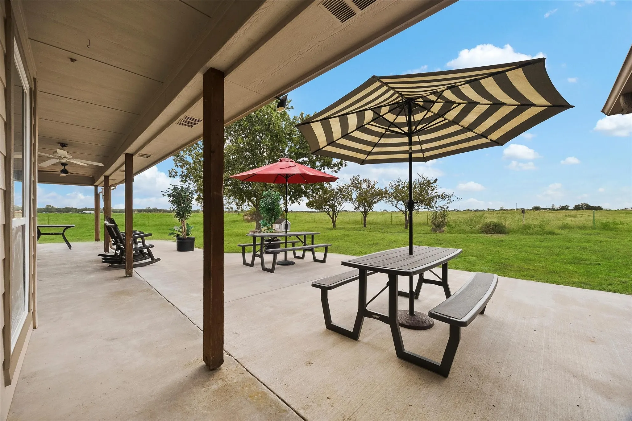 Single Family Residence For Sale in Hunt County , 5060 Fm 6, Caddo Mills, Texas 75135, 3 Bedroom, 2 Bathroom, 2 Garage spaces, 1,616 Sqft, built in 2005, mls#21355827, Real Estate Agent in Caddo Mills, Homes For Sale in Hunt county, Homes For Sale in Caddo Mills, Realtor in Caddo Mills Texas, Real Estate Brokerage Independent Realty Texas, Luminita Cordes Realtor