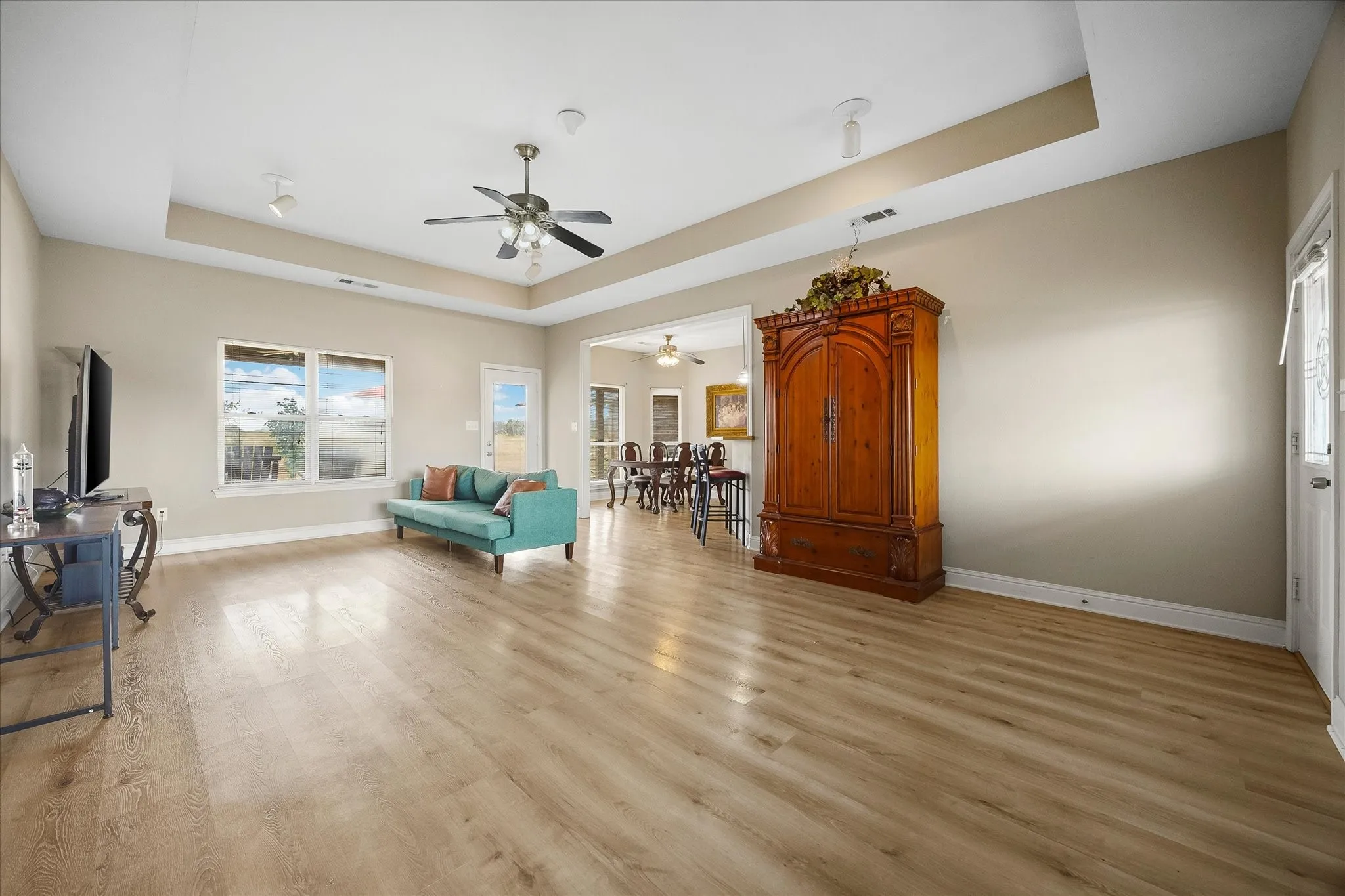 Single Family Residence For Sale in Hunt County , 5060 Fm 6, Caddo Mills, Texas 75135, 3 Bedroom, 2 Bathroom, 2 Garage spaces, 1,616 Sqft, built in 2005, mls#21355827, Real Estate Agent in Caddo Mills, Homes For Sale in Hunt county, Homes For Sale in Caddo Mills, Realtor in Caddo Mills Texas, Real Estate Brokerage Independent Realty Texas, Luminita Cordes Realtor