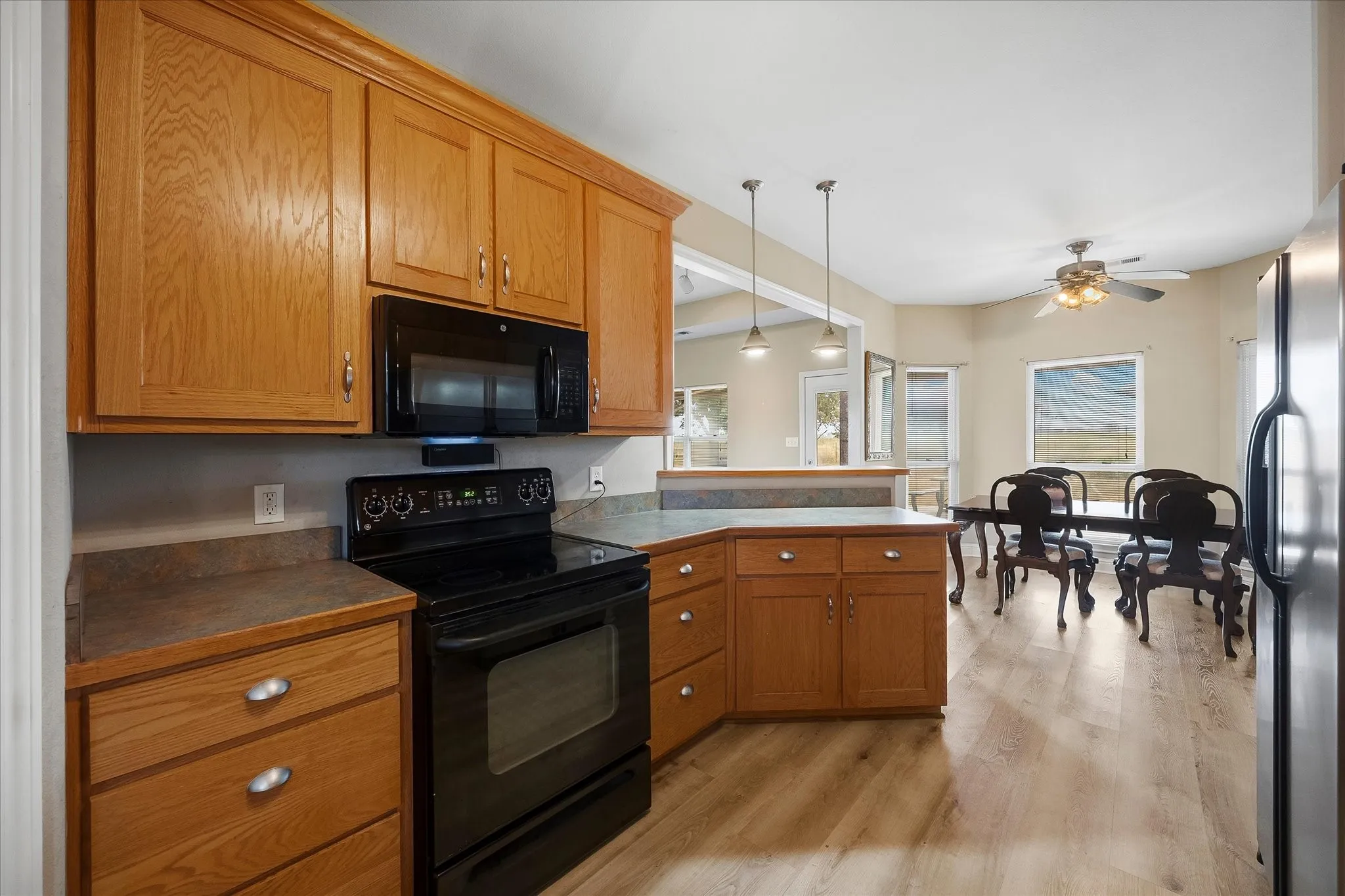 Single Family Residence For Sale in Hunt County , 5060 Fm 6, Caddo Mills, Texas 75135, 3 Bedroom, 2 Bathroom, 2 Garage spaces, 1,616 Sqft, built in 2005, mls#21355827, Real Estate Agent in Caddo Mills, Homes For Sale in Hunt county, Homes For Sale in Caddo Mills, Realtor in Caddo Mills Texas, Real Estate Brokerage Independent Realty Texas, Luminita Cordes Realtor