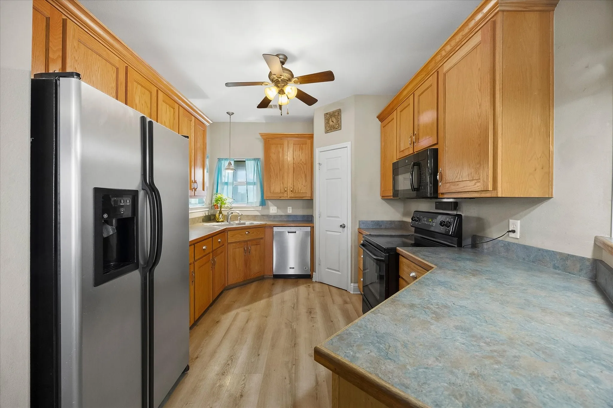 Single Family Residence For Sale in Hunt County , 5060 Fm 6, Caddo Mills, Texas 75135, 3 Bedroom, 2 Bathroom, 2 Garage spaces, 1,616 Sqft, built in 2005, mls#21355827, Real Estate Agent in Caddo Mills, Homes For Sale in Hunt county, Homes For Sale in Caddo Mills, Realtor in Caddo Mills Texas, Real Estate Brokerage Independent Realty Texas, Luminita Cordes Realtor