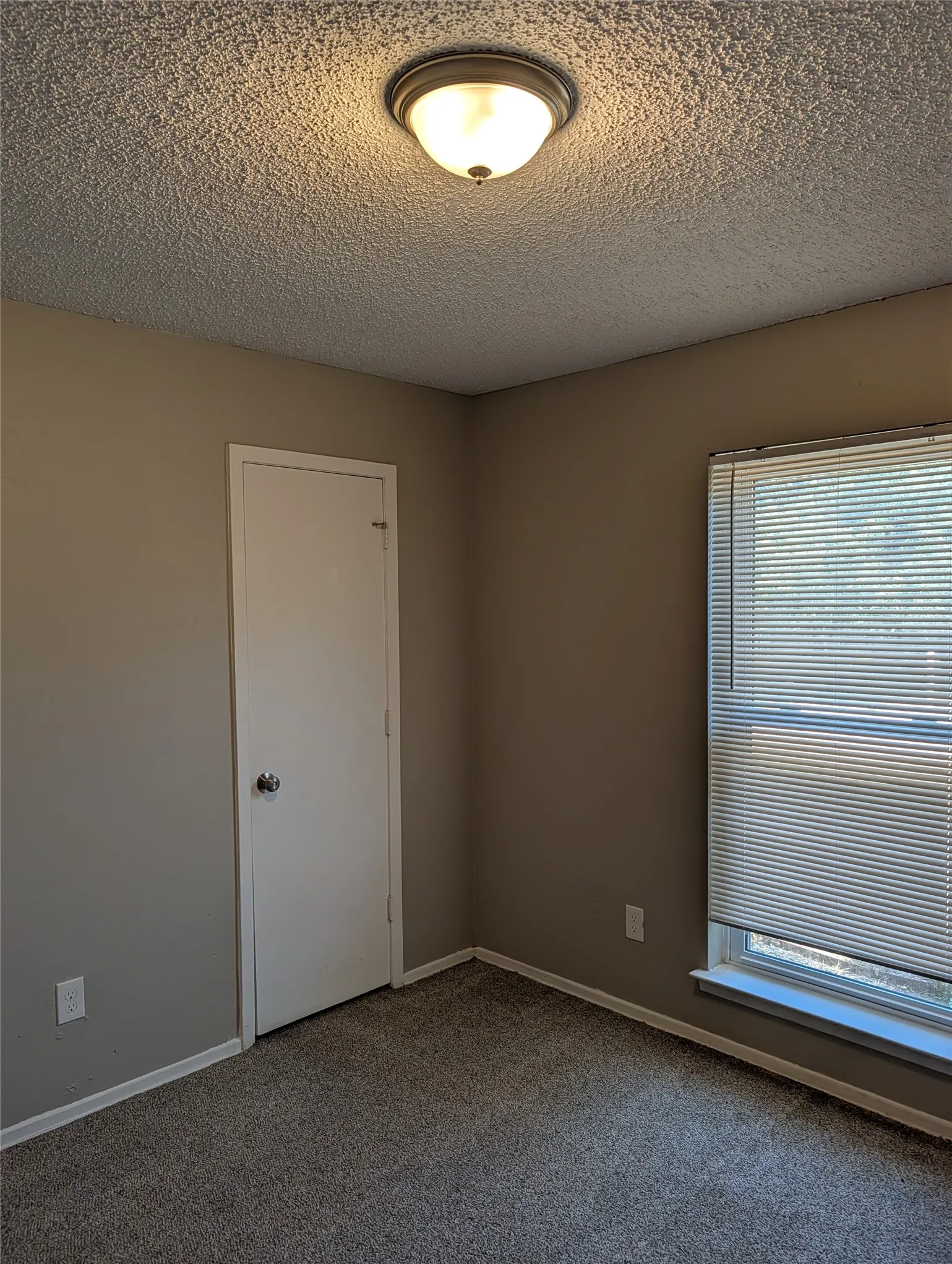 Single Family Residence For Rent in Tarrant County , 6816 Westglen Drive, Fort Worth, Texas 76133, 3 Bedroom, 2 Bathroom, 2 Garage spaces, 1,624 Sqft, built in 1981, mls#21386136, Real Estate Agent in Fort Worth, Homes For Rent in Tarrant county, Homes For Rent in Fort Worth, Realtor in Fort Worth Texas, Real Estate Brokerage Independent Realty Texas, Luminita Cordes Realtor