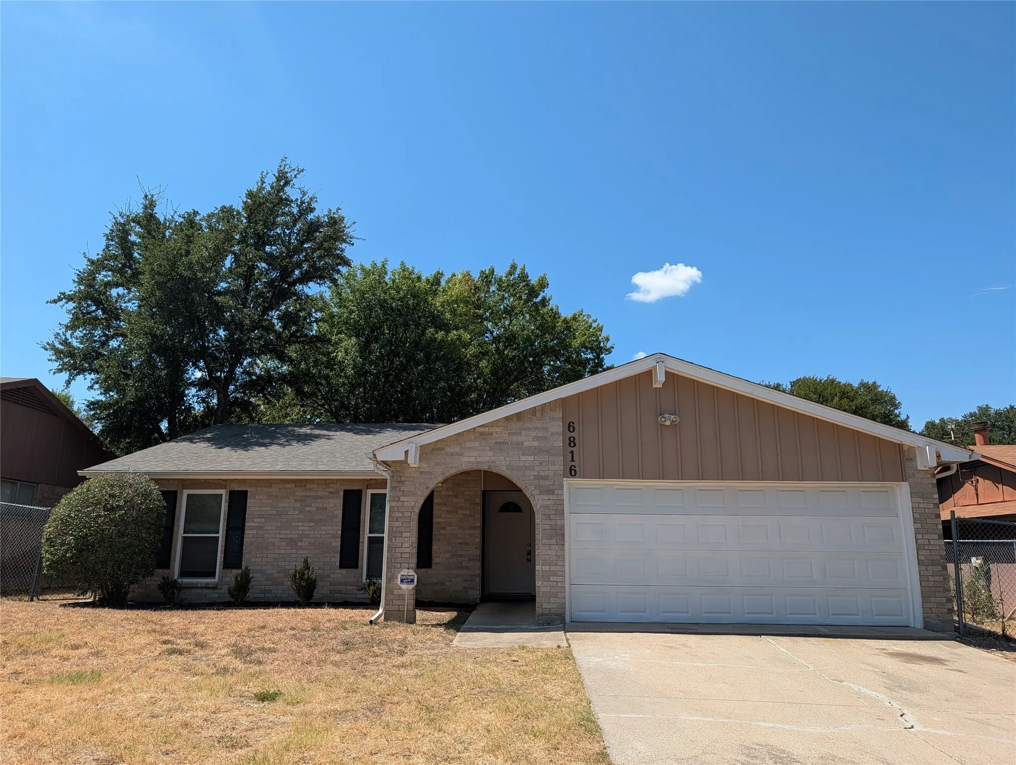 Single Family Residence For Rent in Tarrant County , 6816 Westglen Drive, Fort Worth, Texas 76133, 3 Bedroom, 2 Bathroom, 2 Garage spaces, 1,624 Sqft, built in 1981, mls#21386136, Real Estate Agent in Fort Worth, Homes For Rent in Tarrant county, Homes For Rent in Fort Worth, Realtor in Fort Worth Texas, Real Estate Brokerage Independent Realty Texas, Luminita Cordes Realtor