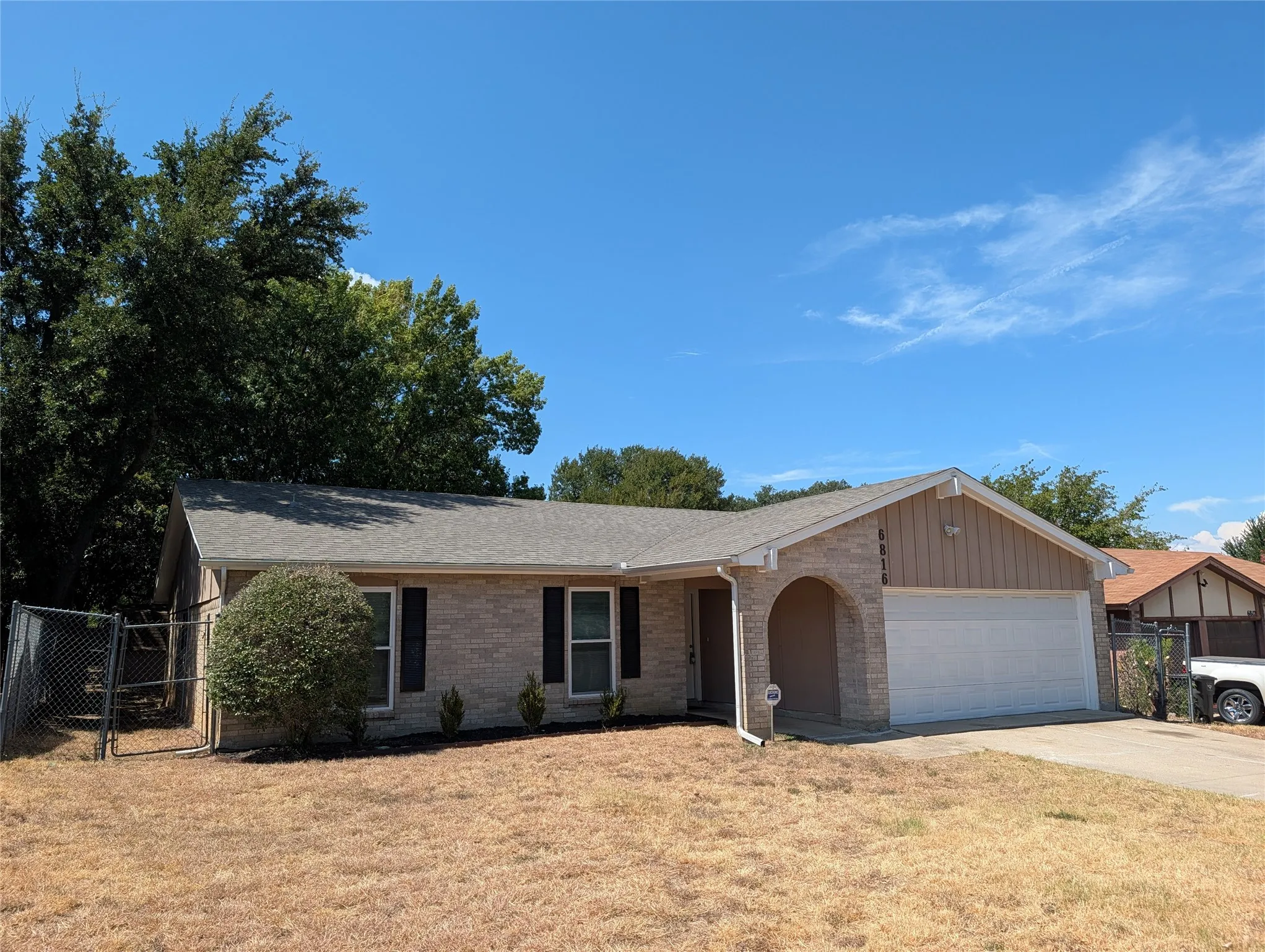 Single Family Residence For Rent in Tarrant County , 6816 Westglen Drive, Fort Worth, Texas 76133, 3 Bedroom, 2 Bathroom, 2 Garage spaces, 1,624 Sqft, built in 1981, mls#21386136, Real Estate Agent in Fort Worth, Homes For Rent in Tarrant county, Homes For Rent in Fort Worth, Realtor in Fort Worth Texas, Real Estate Brokerage Independent Realty Texas, Luminita Cordes Realtor