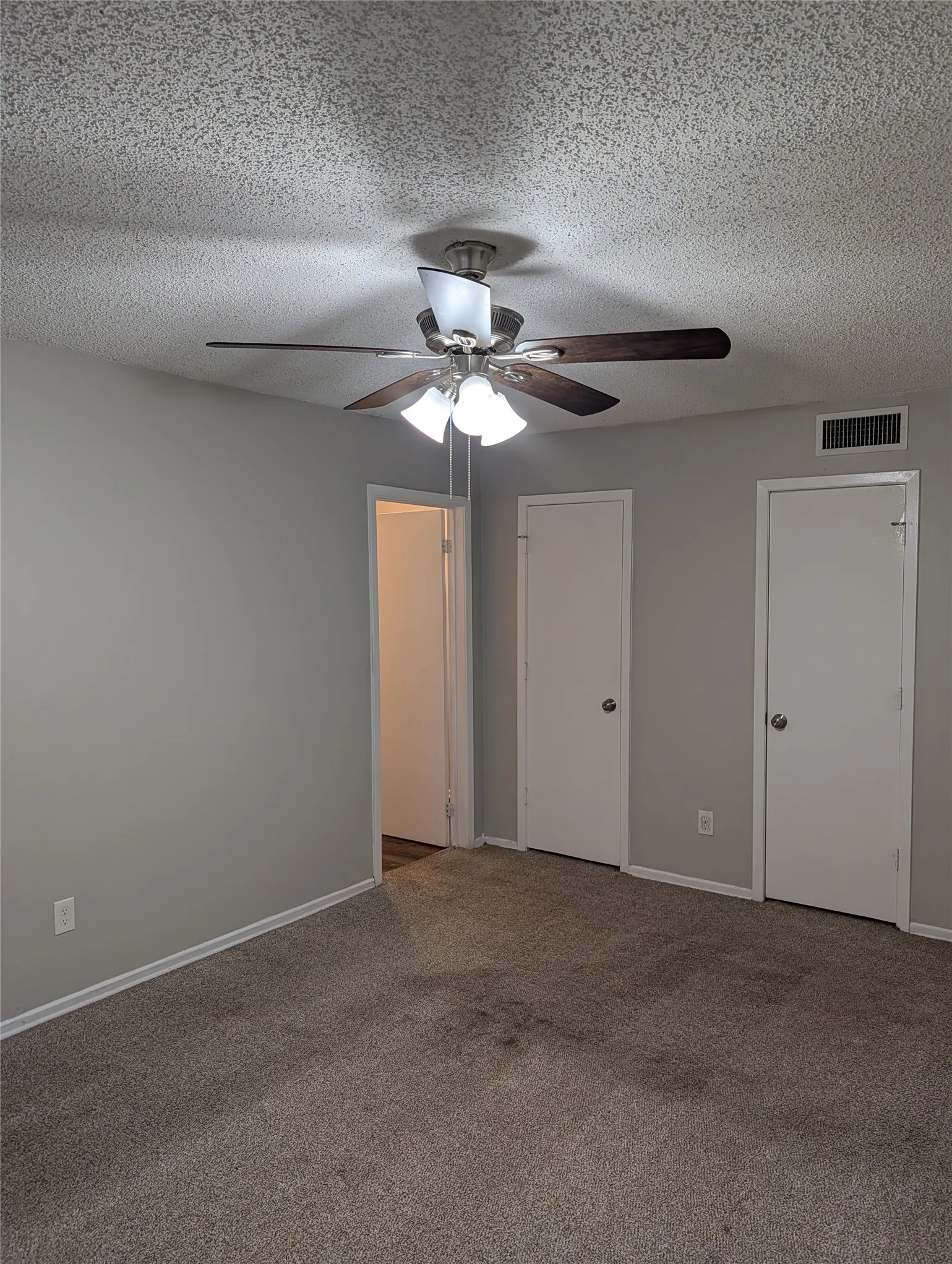 Single Family Residence For Rent in Tarrant County , 6816 Westglen Drive, Fort Worth, Texas 76133, 3 Bedroom, 2 Bathroom, 2 Garage spaces, 1,624 Sqft, built in 1981, mls#21386136, Real Estate Agent in Fort Worth, Homes For Rent in Tarrant county, Homes For Rent in Fort Worth, Realtor in Fort Worth Texas, Real Estate Brokerage Independent Realty Texas, Luminita Cordes Realtor