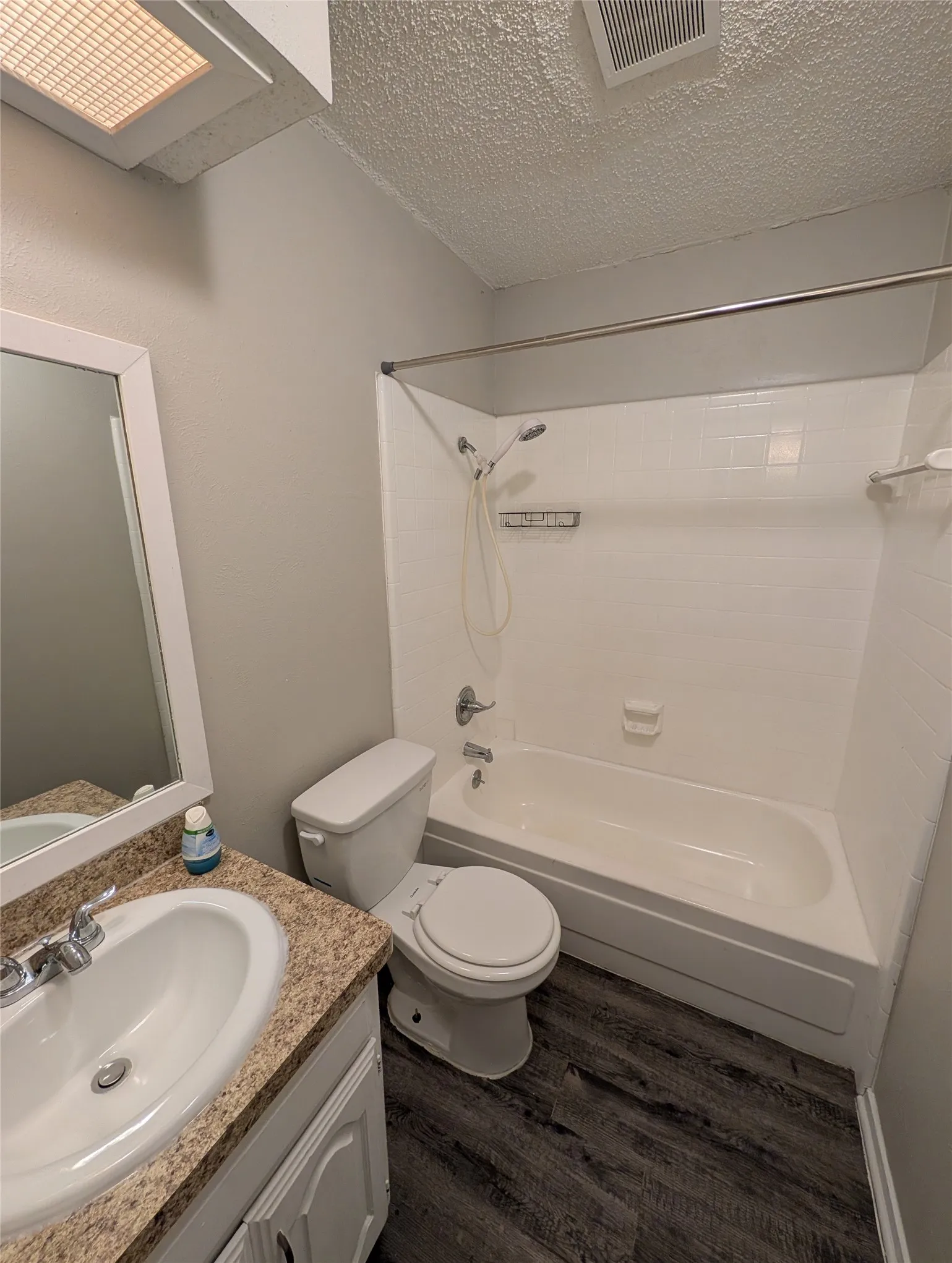 Single Family Residence For Rent in Tarrant County , 6816 Westglen Drive, Fort Worth, Texas 76133, 3 Bedroom, 2 Bathroom, 2 Garage spaces, 1,624 Sqft, built in 1981, mls#21386136, Real Estate Agent in Fort Worth, Homes For Rent in Tarrant county, Homes For Rent in Fort Worth, Realtor in Fort Worth Texas, Real Estate Brokerage Independent Realty Texas, Luminita Cordes Realtor