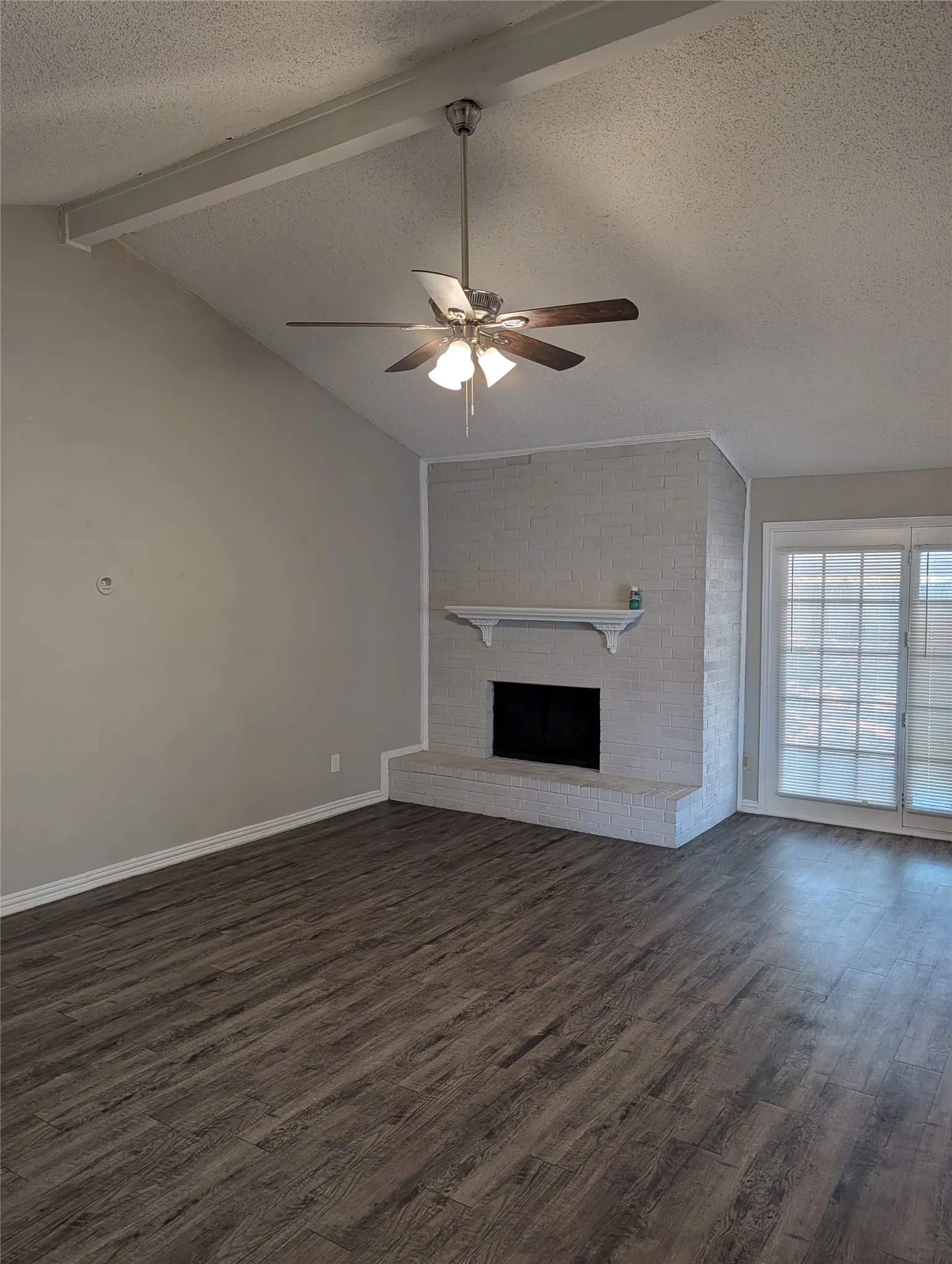 Single Family Residence For Rent in Tarrant County , 6816 Westglen Drive, Fort Worth, Texas 76133, 3 Bedroom, 2 Bathroom, 2 Garage spaces, 1,624 Sqft, built in 1981, mls#21386136, Real Estate Agent in Fort Worth, Homes For Rent in Tarrant county, Homes For Rent in Fort Worth, Realtor in Fort Worth Texas, Real Estate Brokerage Independent Realty Texas, Luminita Cordes Realtor