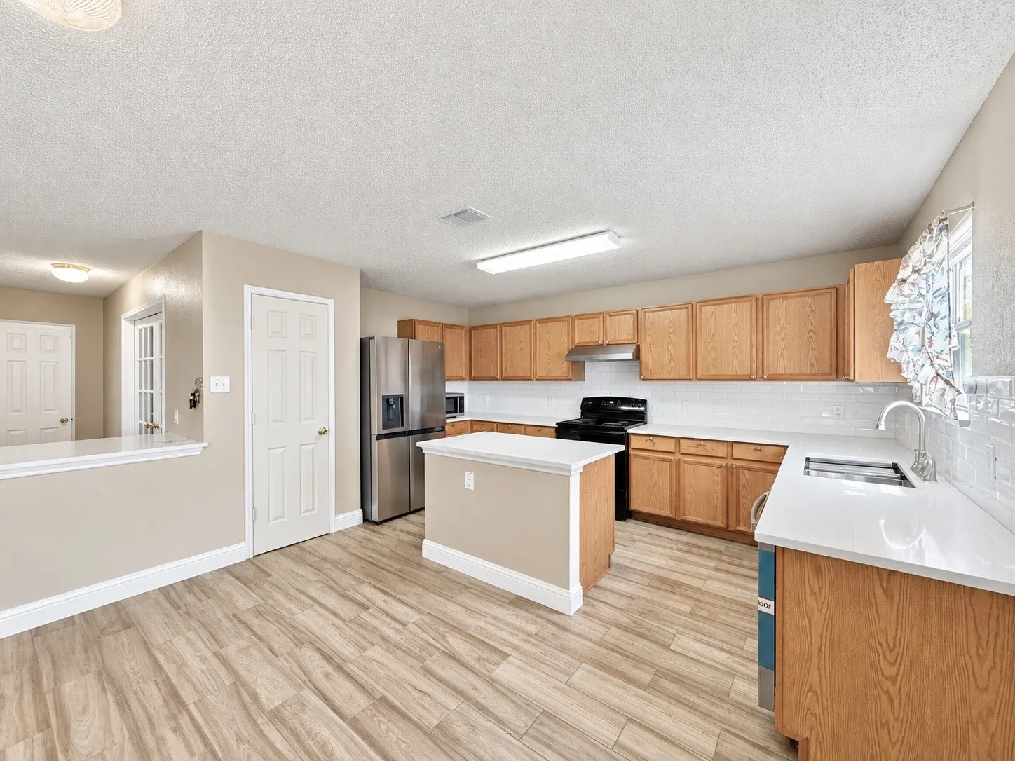 Single Family Residence For Rent in Dallas County , 14800 Ledgeview Court, Balch Springs, Texas 75180, 4 Bedroom, 3 Bathroom, 2 Garage spaces, 3,091 Sqft, built in 2004, mls#21386001, Real Estate Agent in Balch Springs, Homes For Rent in Dallas county, Homes For Rent in Balch Springs, Realtor in Balch Springs Texas, Real Estate Brokerage Independent Realty Texas, Luminita Cordes Realtor