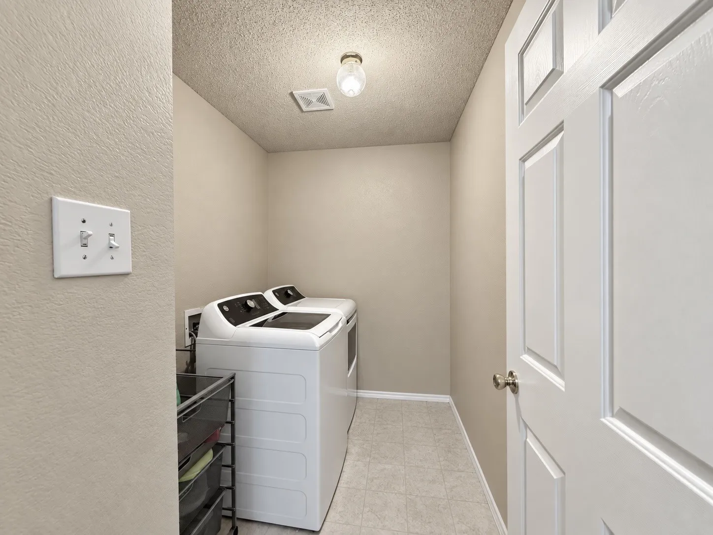 Single Family Residence For Rent in Dallas County , 14800 Ledgeview Court, Balch Springs, Texas 75180, 4 Bedroom, 3 Bathroom, 2 Garage spaces, 3,091 Sqft, built in 2004, mls#21386001, Real Estate Agent in Balch Springs, Homes For Rent in Dallas county, Homes For Rent in Balch Springs, Realtor in Balch Springs Texas, Real Estate Brokerage Independent Realty Texas, Luminita Cordes Realtor