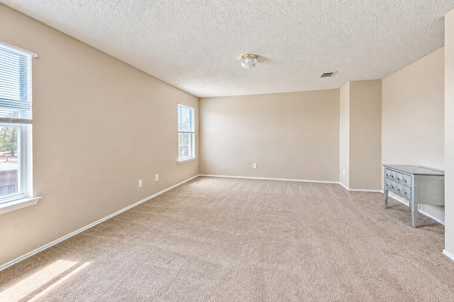 Single Family Residence For Rent in Dallas County , 14800 Ledgeview Court, Balch Springs, Texas 75180, 4 Bedroom, 3 Bathroom, 2 Garage spaces, 3,091 Sqft, built in 2004, mls#21386001, Real Estate Agent in Balch Springs, Homes For Rent in Dallas county, Homes For Rent in Balch Springs, Realtor in Balch Springs Texas, Real Estate Brokerage Independent Realty Texas, Luminita Cordes Realtor
