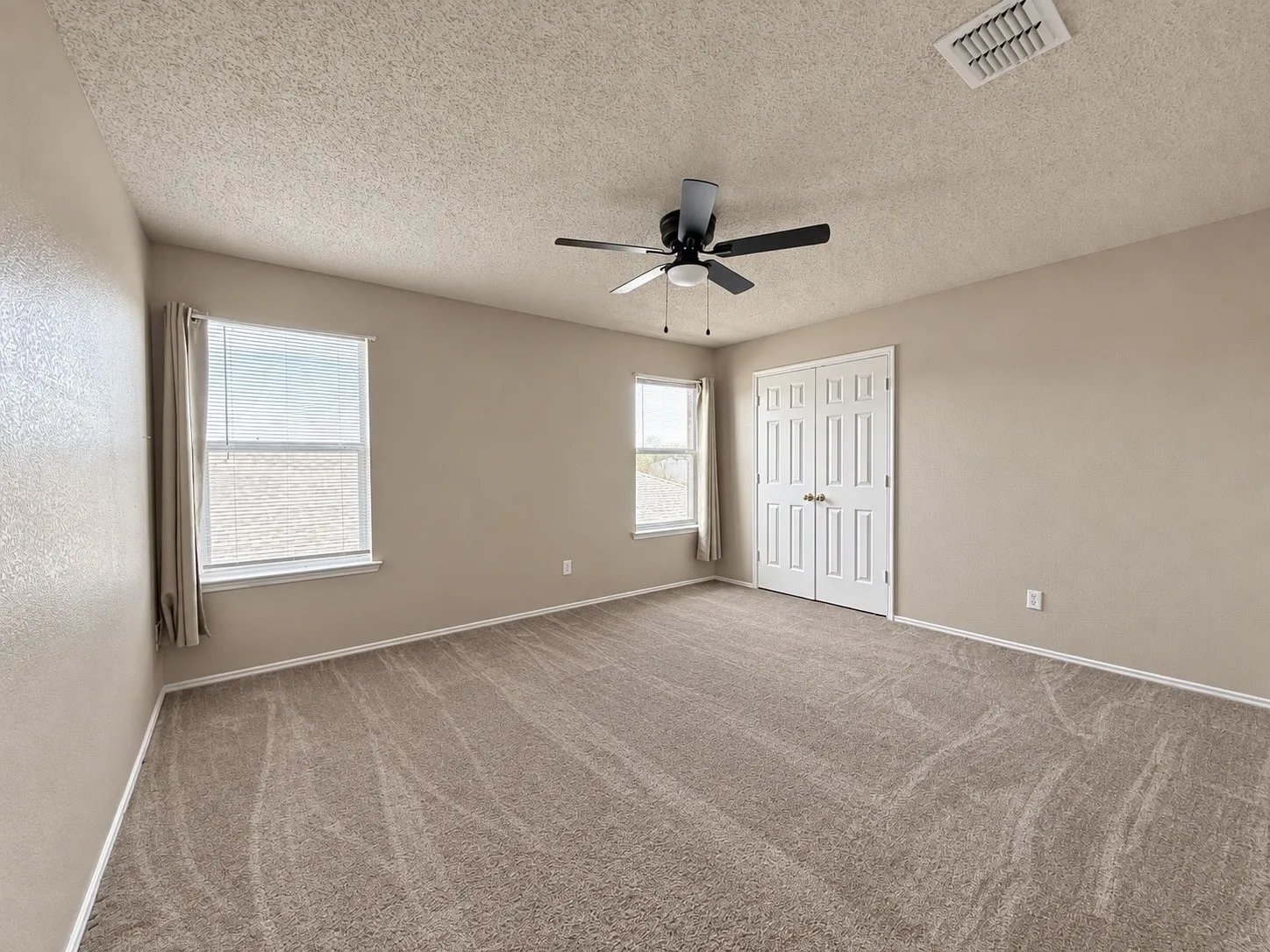 Single Family Residence For Rent in Dallas County , 14800 Ledgeview Court, Balch Springs, Texas 75180, 4 Bedroom, 3 Bathroom, 2 Garage spaces, 3,091 Sqft, built in 2004, mls#21386001, Real Estate Agent in Balch Springs, Homes For Rent in Dallas county, Homes For Rent in Balch Springs, Realtor in Balch Springs Texas, Real Estate Brokerage Independent Realty Texas, Luminita Cordes Realtor