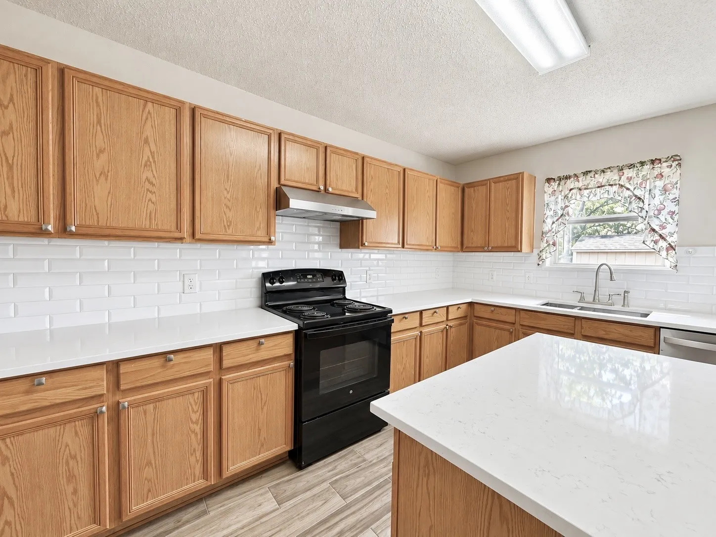 Single Family Residence For Rent in Dallas County , 14800 Ledgeview Court, Balch Springs, Texas 75180, 4 Bedroom, 3 Bathroom, 2 Garage spaces, 3,091 Sqft, built in 2004, mls#21386001, Real Estate Agent in Balch Springs, Homes For Rent in Dallas county, Homes For Rent in Balch Springs, Realtor in Balch Springs Texas, Real Estate Brokerage Independent Realty Texas, Luminita Cordes Realtor