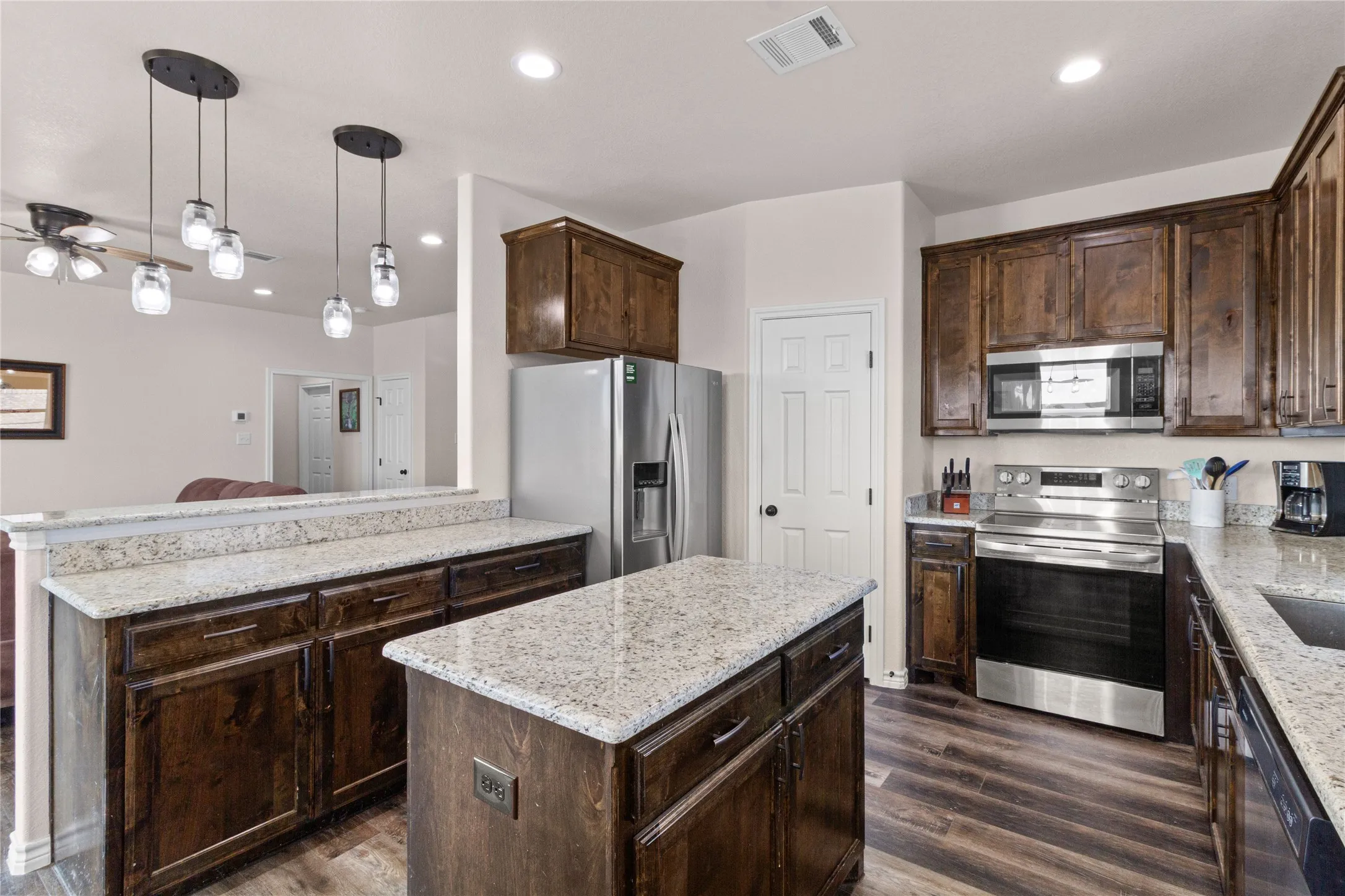 Single Family Residence For Sale in Johnson County , 5720 County Road 1017, Joshua, Texas 76058, 5 Bedroom, 3 Bathroom, 2 Garage spaces, 2,451 Sqft, built in 2021, mls#21385171, Real Estate Agent in Joshua, Homes For Sale in Johnson county, Homes For Sale in Joshua, Realtor in Joshua Texas, Real Estate Brokerage Independent Realty Texas, Luminita Cordes Realtor