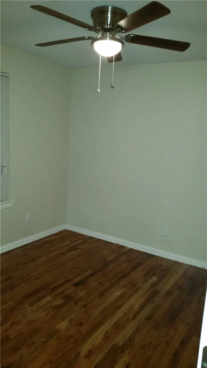 Quadruplex For Rent in Dallas County , 1925 W 10th Street, Dallas, Texas 75208, 2 Bedroom, 1 Bathroom, Garage spaces, 1,000 Sqft, built in 1925, mls#21386151, Real Estate Agent in Dallas, Homes For Rent in Dallas county, Homes For Rent in Dallas, Realtor in Dallas Texas, Real Estate Brokerage Independent Realty Texas, Luminita Cordes Realtor