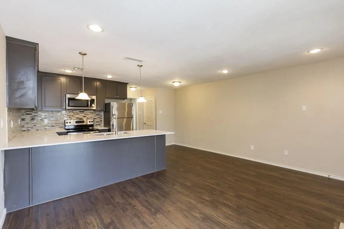 Apartment For Rent in Dallas County , 1317 Annex Avenue 229, Dallas, Texas 75204, 1 Bedroom, 1 Bathroom, Garage spaces, 589 Sqft, built in 1982, mls#21386155, Real Estate Agent in Dallas, Homes For Rent in Dallas county, Homes For Rent in Dallas, Realtor in Dallas Texas, Real Estate Brokerage Independent Realty Texas, Luminita Cordes Realtor