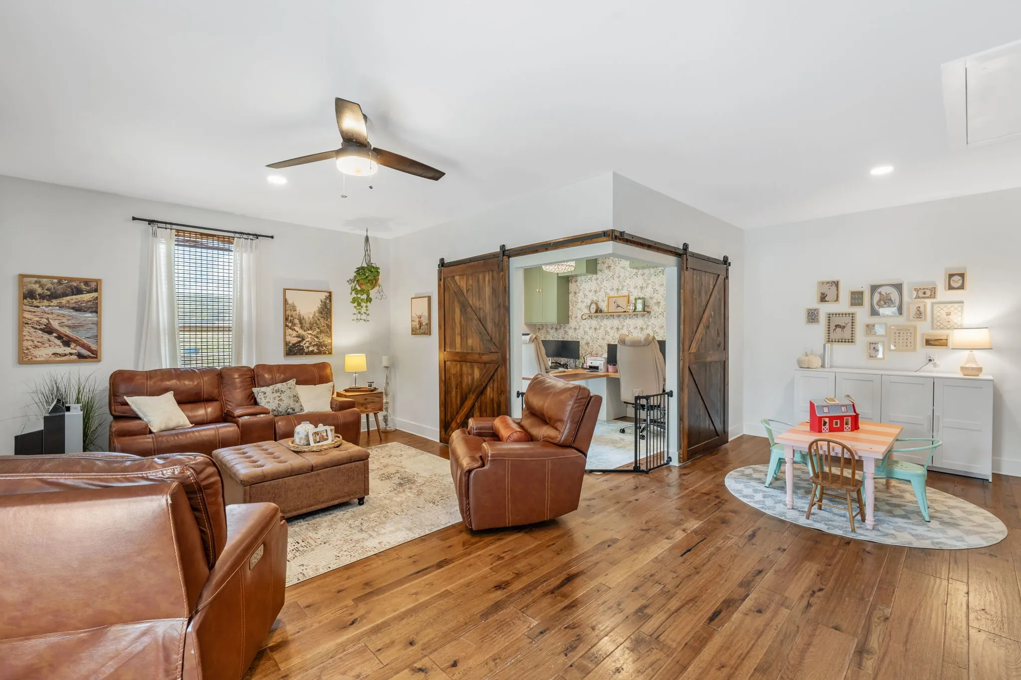 Farm For Sale in Henderson County , 9500 County Road 3603, Brownsboro, Texas 75756, 5 Bedroom, 3 Bathroom, Garage spaces, 3,485 Sqft, built in 2020, mls#21386109, Real Estate Agent in Brownsboro, Homes For Sale in Henderson county, Homes For Sale in Brownsboro, Realtor in Brownsboro Texas, Real Estate Brokerage Independent Realty Texas, Luminita Cordes Realtor