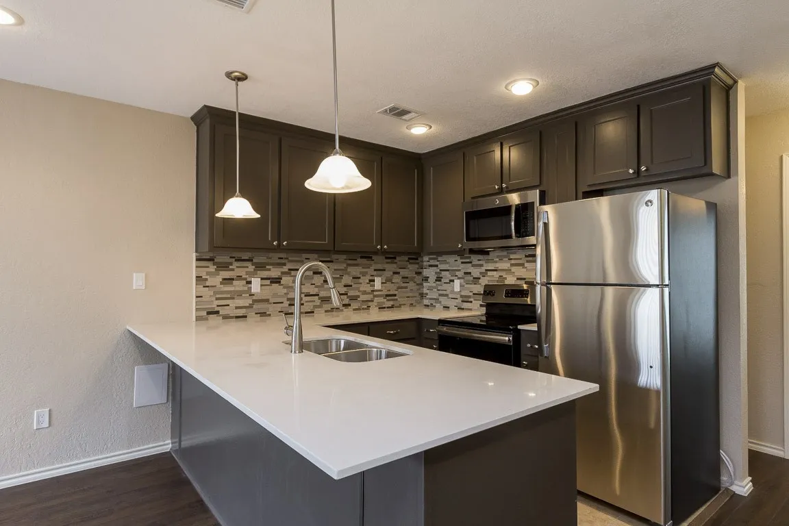 Apartment For Rent in Dallas County , 1317 Annex Avenue 323, Dallas, Texas 75204, 1 Bedroom, 1 Bathroom, Garage spaces, 489 Sqft, built in 1982, mls#21386162, Real Estate Agent in Dallas, Homes For Rent in Dallas county, Homes For Rent in Dallas, Realtor in Dallas Texas, Real Estate Brokerage Independent Realty Texas, Luminita Cordes Realtor
