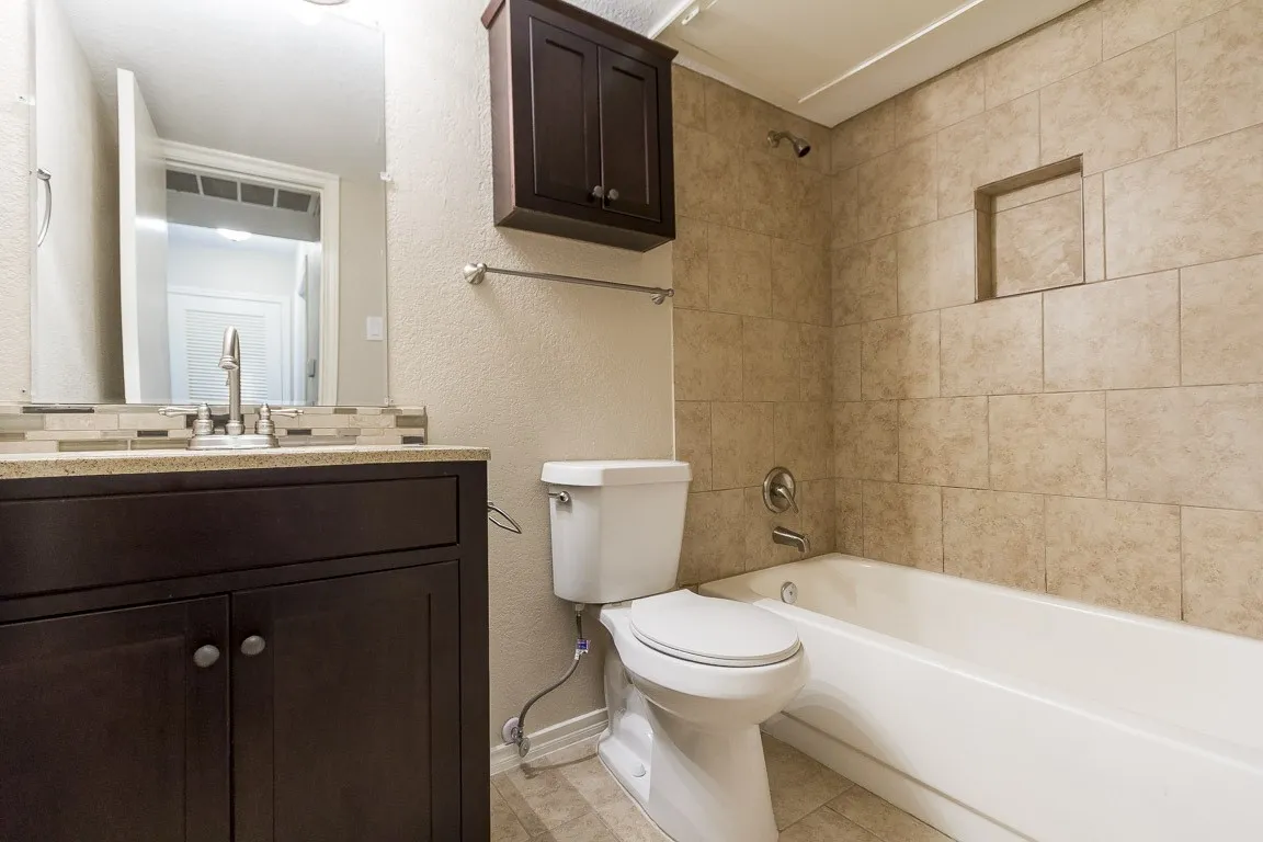 Apartment For Rent in Dallas County , 1317 Annex Avenue 323, Dallas, Texas 75204, 1 Bedroom, 1 Bathroom, Garage spaces, 489 Sqft, built in 1982, mls#21386162, Real Estate Agent in Dallas, Homes For Rent in Dallas county, Homes For Rent in Dallas, Realtor in Dallas Texas, Real Estate Brokerage Independent Realty Texas, Luminita Cordes Realtor
