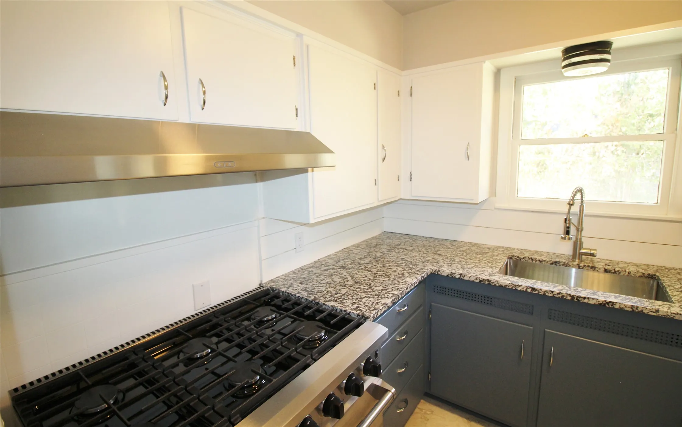 Single Family Residence For Rent in Ellis County , 104 Savannah Street, Waxahachie, Texas 75165, 3 Bedroom, 1 Bathroom, Garage spaces, 988 Sqft, built in 1955, mls#21386118, Real Estate Agent in Waxahachie, Homes For Rent in Ellis county, Homes For Rent in Waxahachie, Realtor in Waxahachie Texas, Real Estate Brokerage Independent Realty Texas, Luminita Cordes Realtor