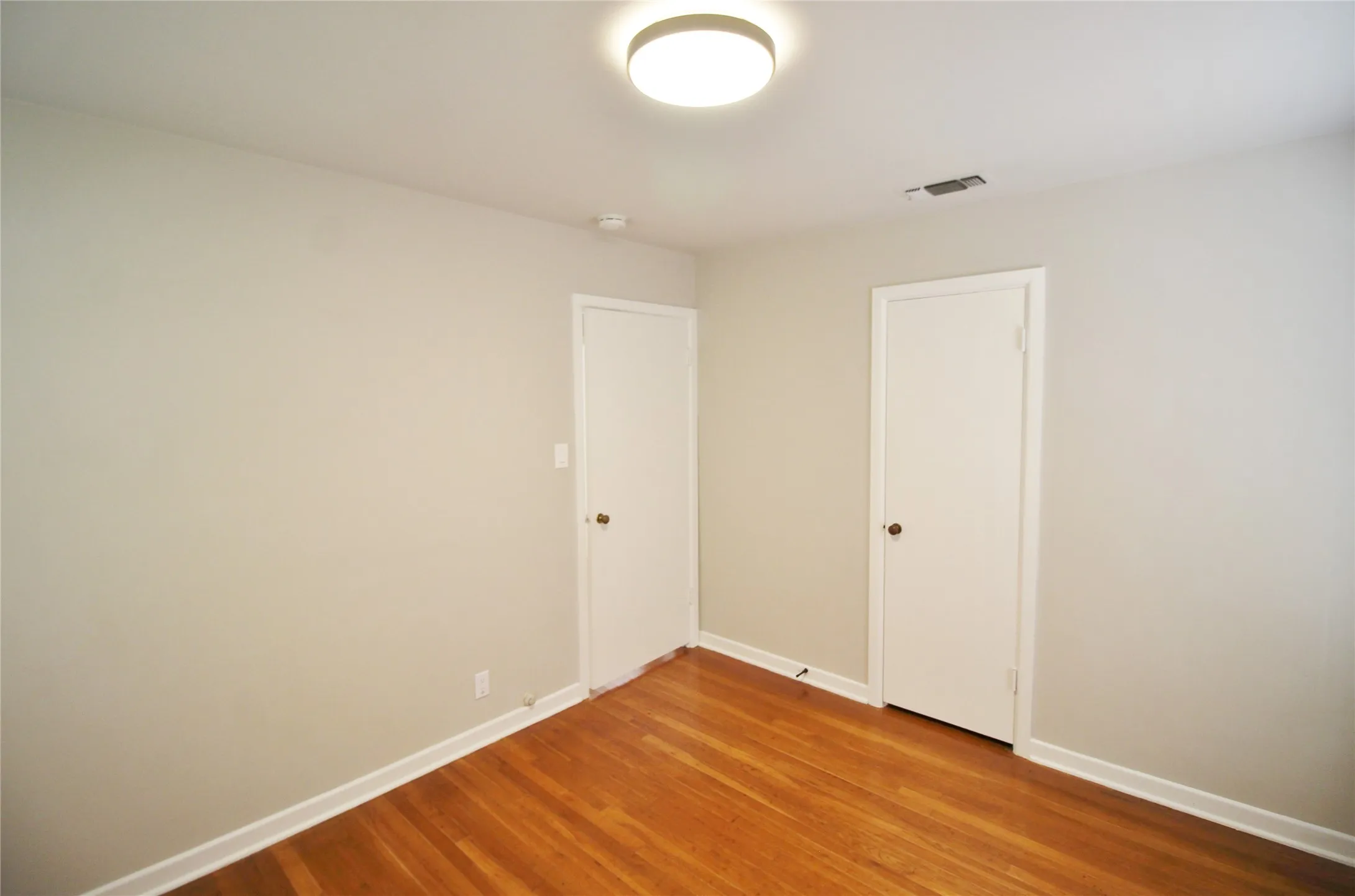 Single Family Residence For Rent in Ellis County , 104 Savannah Street, Waxahachie, Texas 75165, 3 Bedroom, 1 Bathroom, Garage spaces, 988 Sqft, built in 1955, mls#21386118, Real Estate Agent in Waxahachie, Homes For Rent in Ellis county, Homes For Rent in Waxahachie, Realtor in Waxahachie Texas, Real Estate Brokerage Independent Realty Texas, Luminita Cordes Realtor