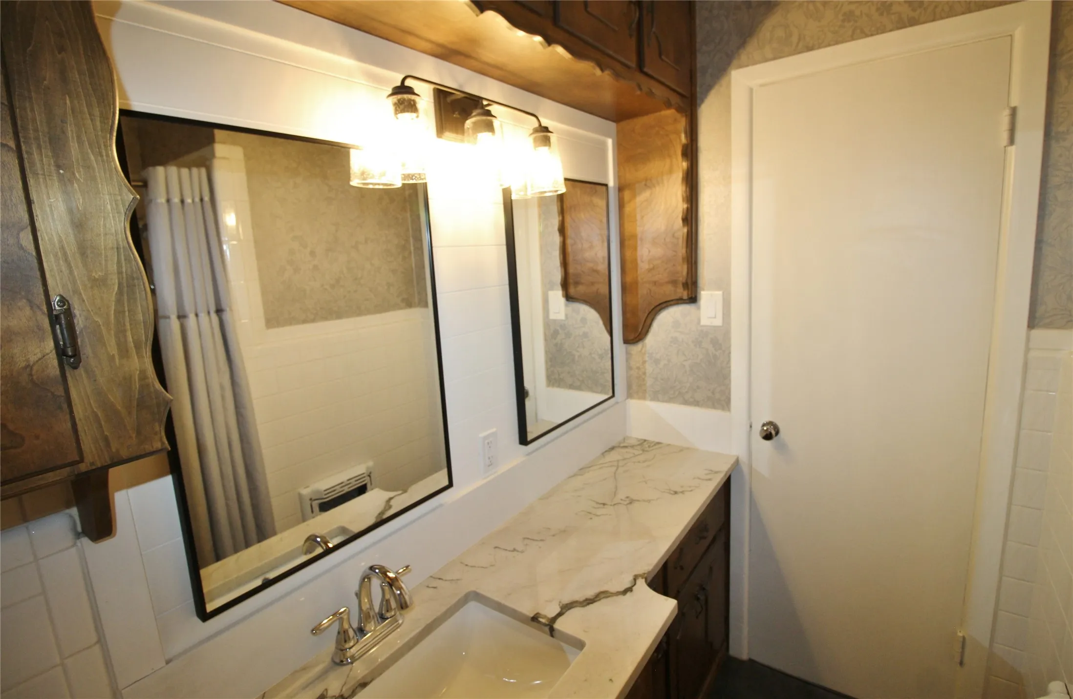 Single Family Residence For Rent in Ellis County , 104 Savannah Street, Waxahachie, Texas 75165, 3 Bedroom, 1 Bathroom, Garage spaces, 988 Sqft, built in 1955, mls#21386118, Real Estate Agent in Waxahachie, Homes For Rent in Ellis county, Homes For Rent in Waxahachie, Realtor in Waxahachie Texas, Real Estate Brokerage Independent Realty Texas, Luminita Cordes Realtor