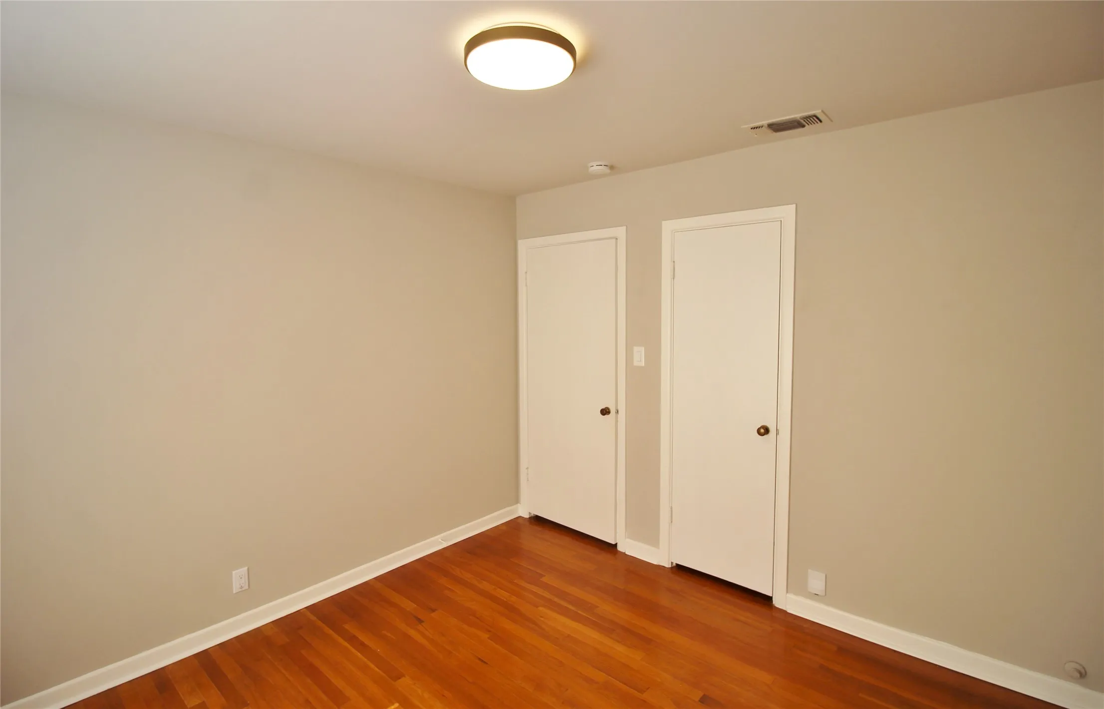 Single Family Residence For Rent in Ellis County , 104 Savannah Street, Waxahachie, Texas 75165, 3 Bedroom, 1 Bathroom, Garage spaces, 988 Sqft, built in 1955, mls#21386118, Real Estate Agent in Waxahachie, Homes For Rent in Ellis county, Homes For Rent in Waxahachie, Realtor in Waxahachie Texas, Real Estate Brokerage Independent Realty Texas, Luminita Cordes Realtor