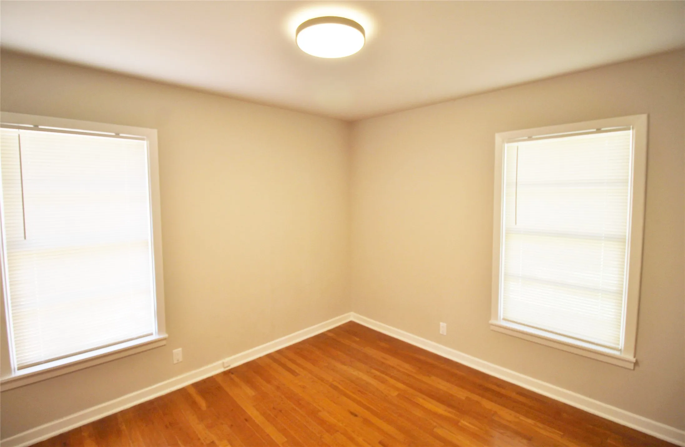 Single Family Residence For Rent in Ellis County , 104 Savannah Street, Waxahachie, Texas 75165, 3 Bedroom, 1 Bathroom, Garage spaces, 988 Sqft, built in 1955, mls#21386118, Real Estate Agent in Waxahachie, Homes For Rent in Ellis county, Homes For Rent in Waxahachie, Realtor in Waxahachie Texas, Real Estate Brokerage Independent Realty Texas, Luminita Cordes Realtor