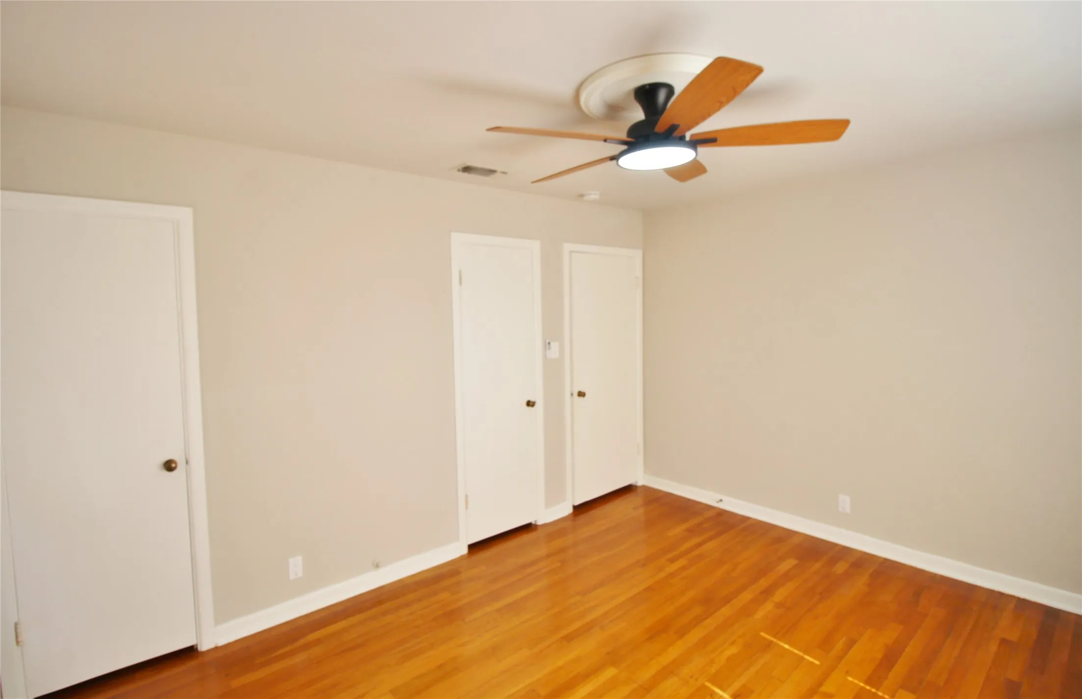 Single Family Residence For Rent in Ellis County , 104 Savannah Street, Waxahachie, Texas 75165, 3 Bedroom, 1 Bathroom, Garage spaces, 988 Sqft, built in 1955, mls#21386118, Real Estate Agent in Waxahachie, Homes For Rent in Ellis county, Homes For Rent in Waxahachie, Realtor in Waxahachie Texas, Real Estate Brokerage Independent Realty Texas, Luminita Cordes Realtor