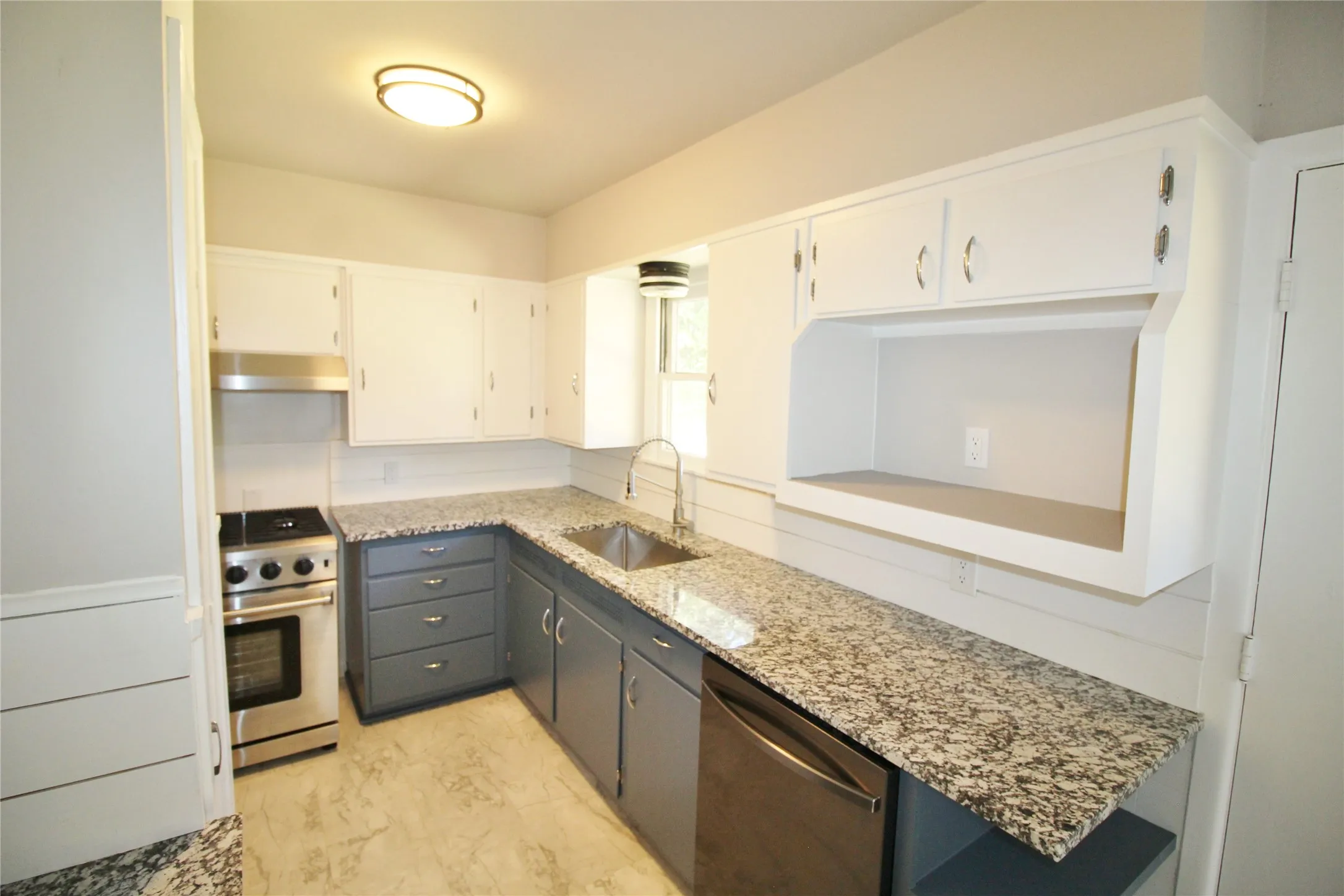 Single Family Residence For Rent in Ellis County , 104 Savannah Street, Waxahachie, Texas 75165, 3 Bedroom, 1 Bathroom, Garage spaces, 988 Sqft, built in 1955, mls#21386118, Real Estate Agent in Waxahachie, Homes For Rent in Ellis county, Homes For Rent in Waxahachie, Realtor in Waxahachie Texas, Real Estate Brokerage Independent Realty Texas, Luminita Cordes Realtor