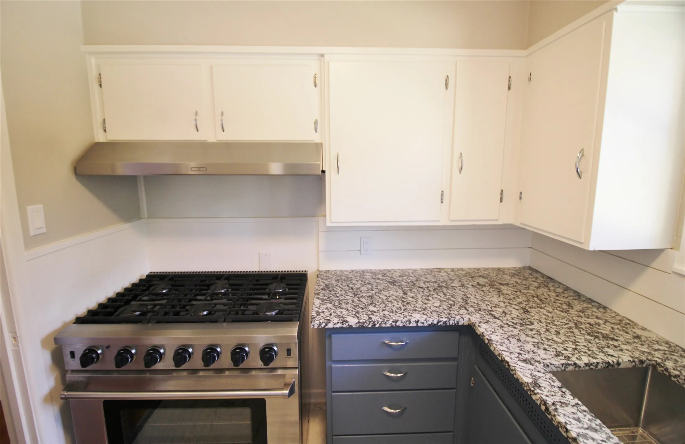 Single Family Residence For Rent in Ellis County , 104 Savannah Street, Waxahachie, Texas 75165, 3 Bedroom, 1 Bathroom, Garage spaces, 988 Sqft, built in 1955, mls#21386118, Real Estate Agent in Waxahachie, Homes For Rent in Ellis county, Homes For Rent in Waxahachie, Realtor in Waxahachie Texas, Real Estate Brokerage Independent Realty Texas, Luminita Cordes Realtor