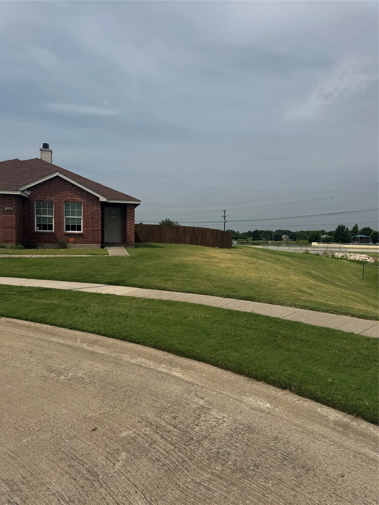 Single Family Residence For Rent in Denton County , 2806 Lonesome Trail, Denton, Texas 76210, 3 Bedroom, 2 Bathroom, 2 Garage spaces, 1,701 Sqft, built in 2006, mls#21386164, Real Estate Agent in Denton, Homes For Rent in Denton county, Homes For Rent in Denton, Realtor in Denton Texas, Real Estate Brokerage Independent Realty Texas, Luminita Cordes Realtor
