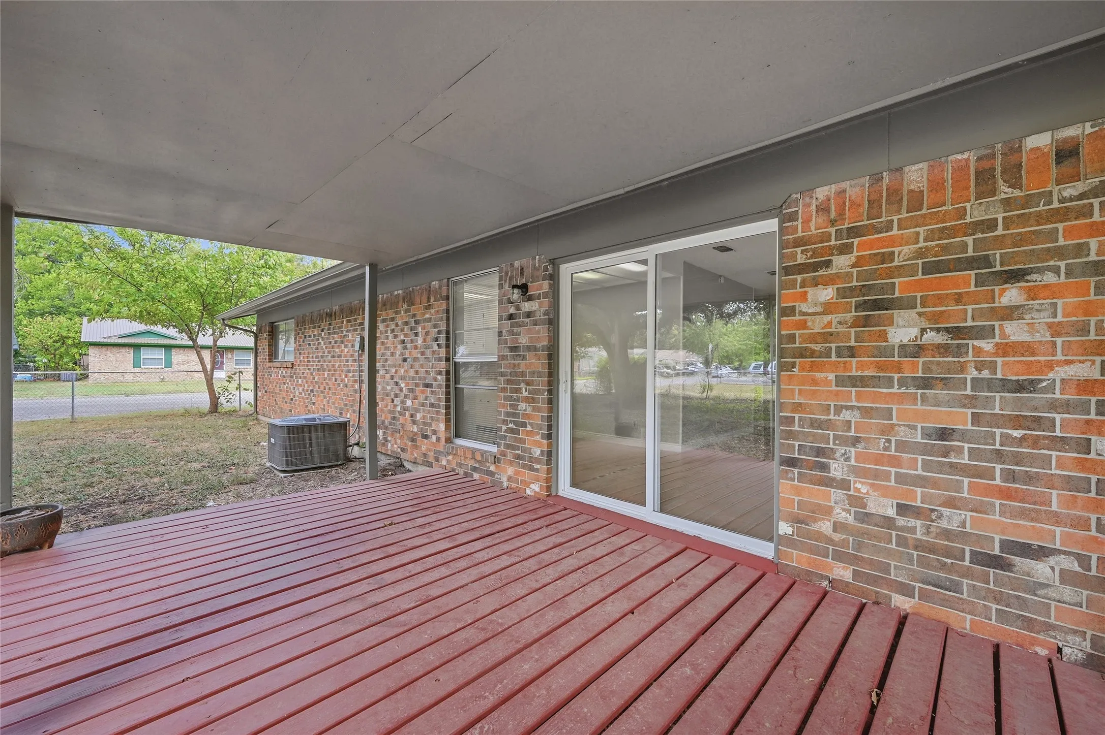 Single Family Residence For Rent in Grayson County , 1312 Churchill Way, Sherman, Texas 75092, 3 Bedroom, 2 Bathroom, 1 Garage spaces, 1,212 Sqft, built in 1972, mls#21386169, Real Estate Agent in Sherman, Homes For Rent in Grayson county, Homes For Rent in Sherman, Realtor in Sherman Texas, Real Estate Brokerage Independent Realty Texas, Luminita Cordes Realtor