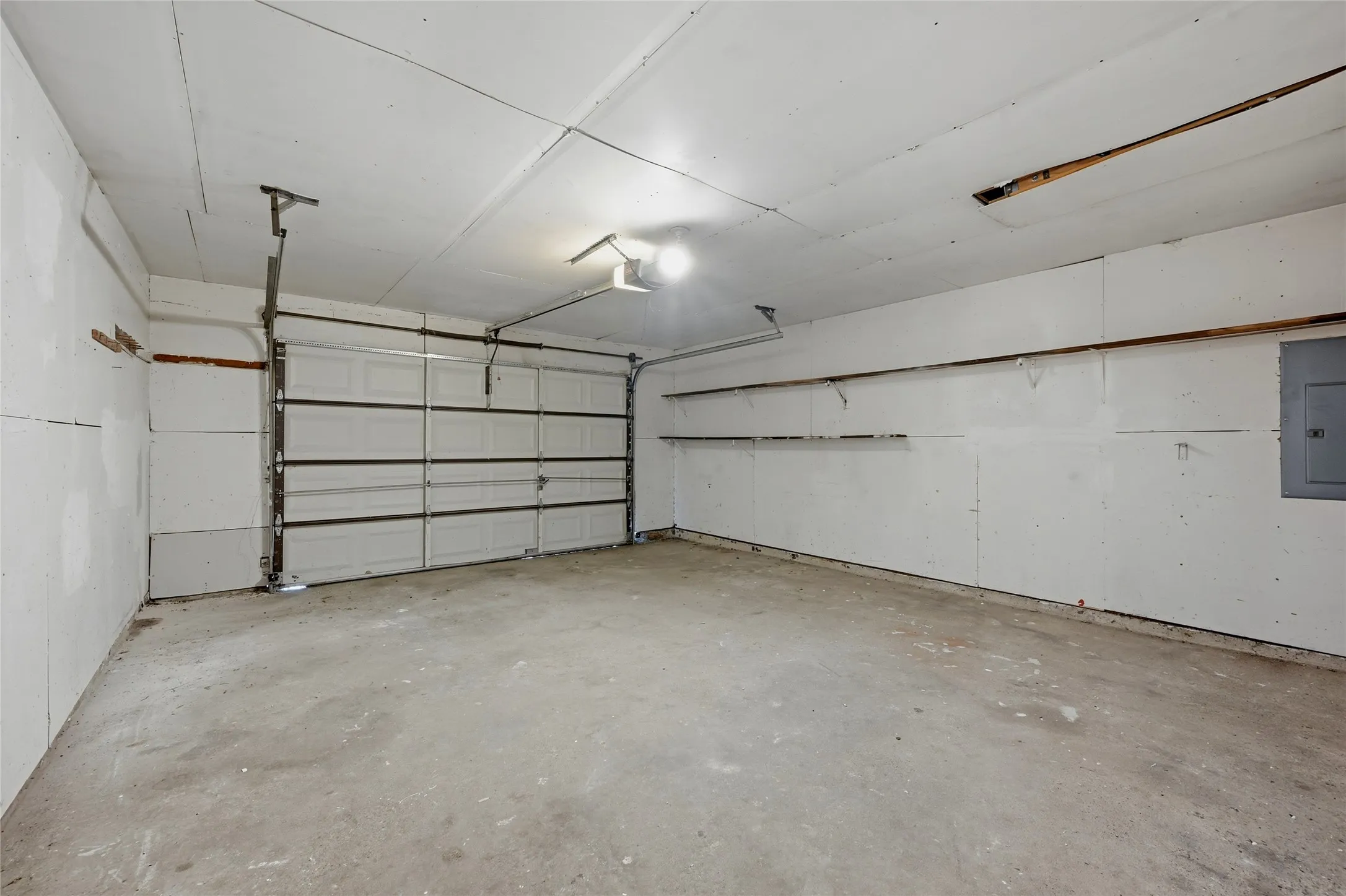 Single Family Residence For Rent in Grayson County , 1312 Churchill Way, Sherman, Texas 75092, 3 Bedroom, 2 Bathroom, 1 Garage spaces, 1,212 Sqft, built in 1972, mls#21386169, Real Estate Agent in Sherman, Homes For Rent in Grayson county, Homes For Rent in Sherman, Realtor in Sherman Texas, Real Estate Brokerage Independent Realty Texas, Luminita Cordes Realtor
