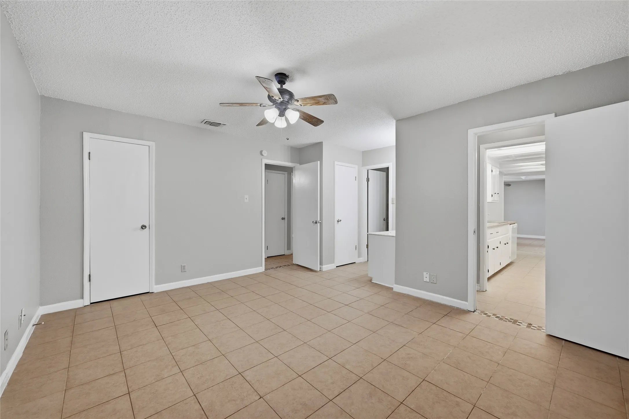 Single Family Residence For Rent in Grayson County , 1312 Churchill Way, Sherman, Texas 75092, 3 Bedroom, 2 Bathroom, 1 Garage spaces, 1,212 Sqft, built in 1972, mls#21386169, Real Estate Agent in Sherman, Homes For Rent in Grayson county, Homes For Rent in Sherman, Realtor in Sherman Texas, Real Estate Brokerage Independent Realty Texas, Luminita Cordes Realtor