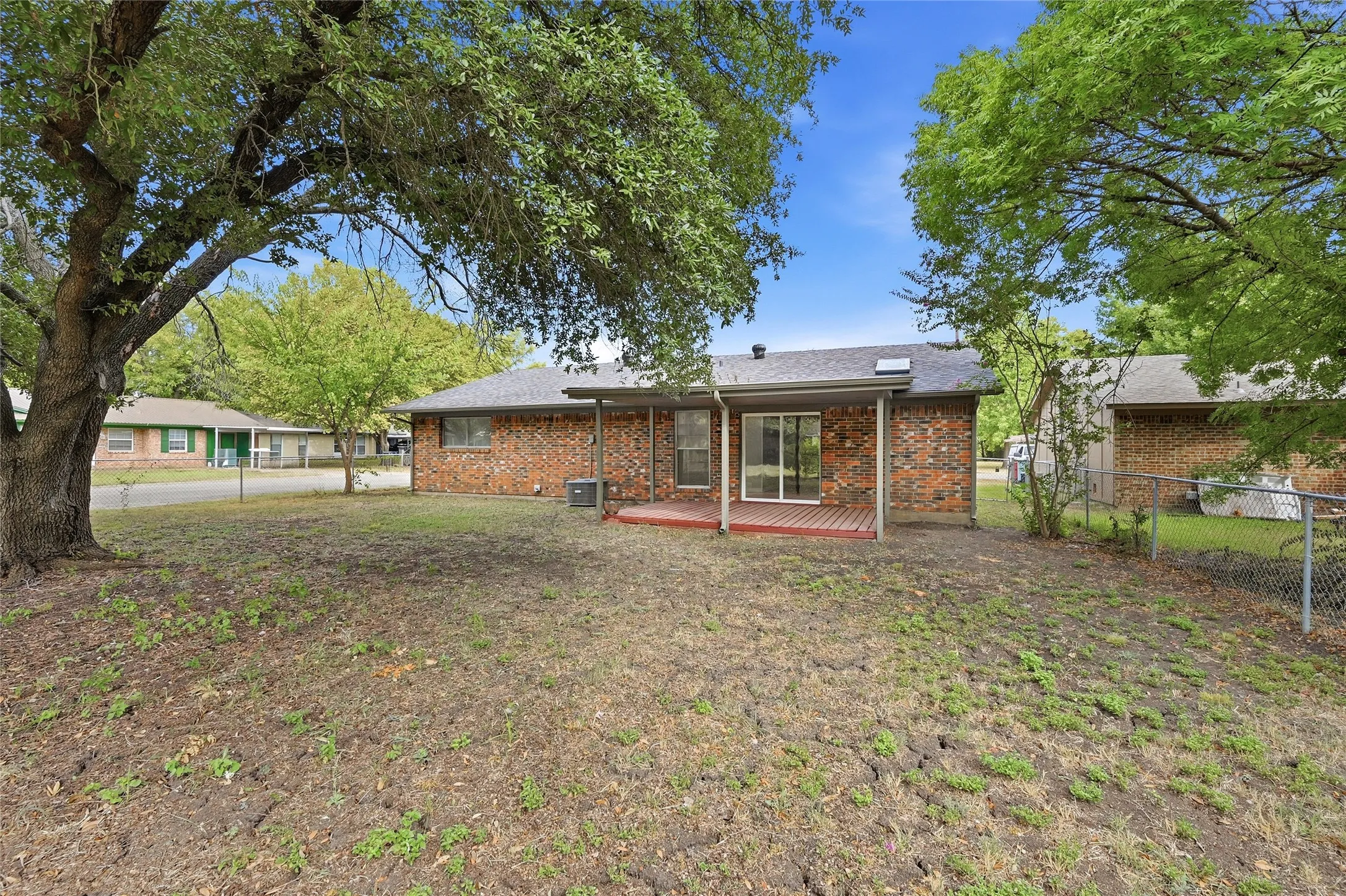 Single Family Residence For Rent in Grayson County , 1312 Churchill Way, Sherman, Texas 75092, 3 Bedroom, 2 Bathroom, 1 Garage spaces, 1,212 Sqft, built in 1972, mls#21386169, Real Estate Agent in Sherman, Homes For Rent in Grayson county, Homes For Rent in Sherman, Realtor in Sherman Texas, Real Estate Brokerage Independent Realty Texas, Luminita Cordes Realtor