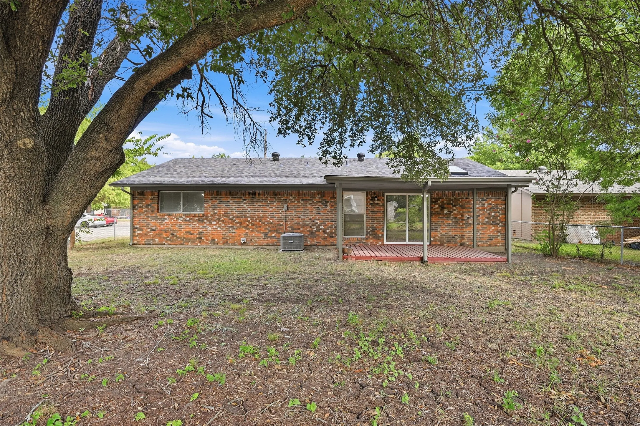 Single Family Residence For Rent in Grayson County , 1312 Churchill Way, Sherman, Texas 75092, 3 Bedroom, 2 Bathroom, 1 Garage spaces, 1,212 Sqft, built in 1972, mls#21386169, Real Estate Agent in Sherman, Homes For Rent in Grayson county, Homes For Rent in Sherman, Realtor in Sherman Texas, Real Estate Brokerage Independent Realty Texas, Luminita Cordes Realtor