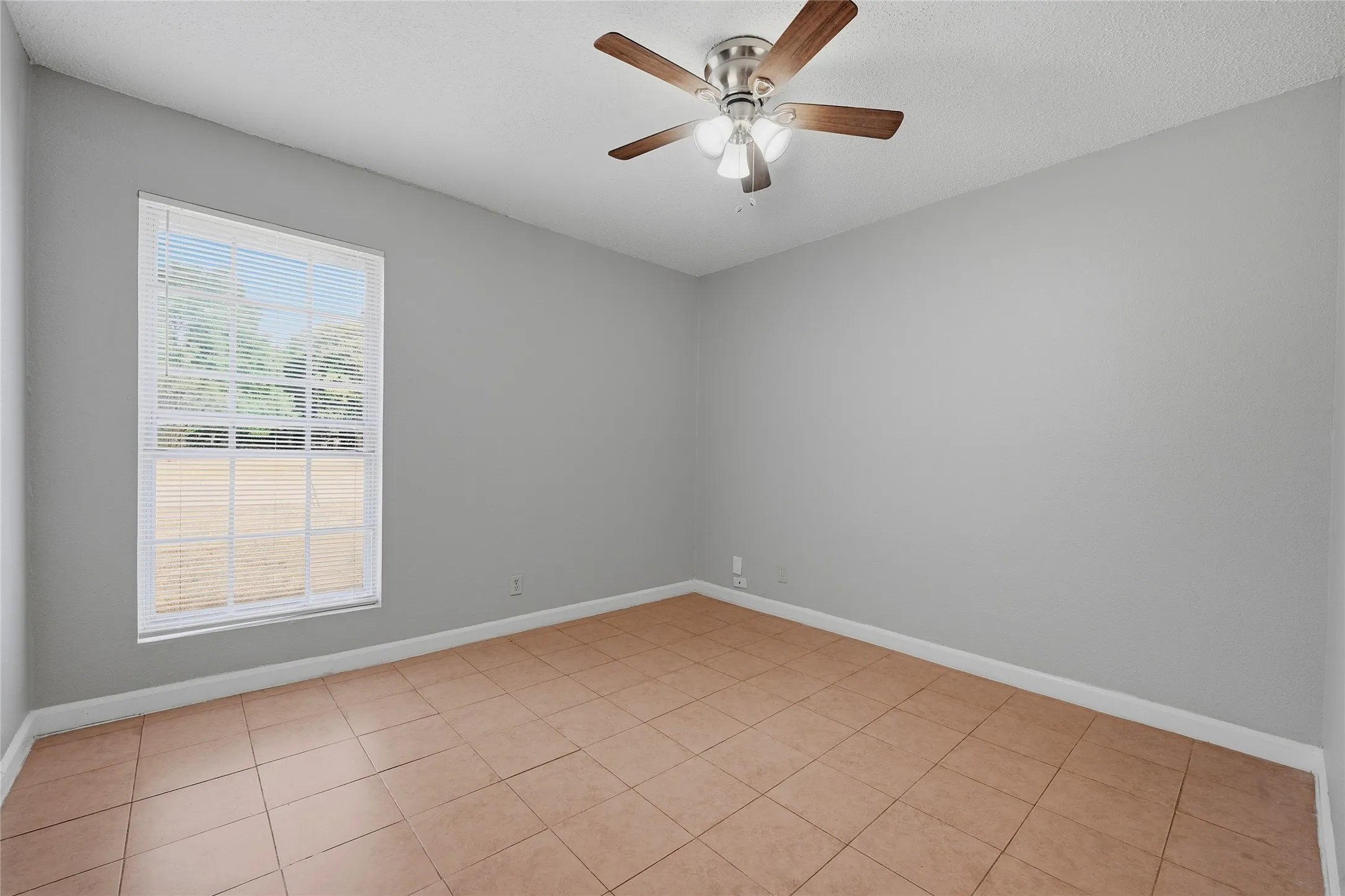 Single Family Residence For Rent in Grayson County , 1312 Churchill Way, Sherman, Texas 75092, 3 Bedroom, 2 Bathroom, 1 Garage spaces, 1,212 Sqft, built in 1972, mls#21386169, Real Estate Agent in Sherman, Homes For Rent in Grayson county, Homes For Rent in Sherman, Realtor in Sherman Texas, Real Estate Brokerage Independent Realty Texas, Luminita Cordes Realtor